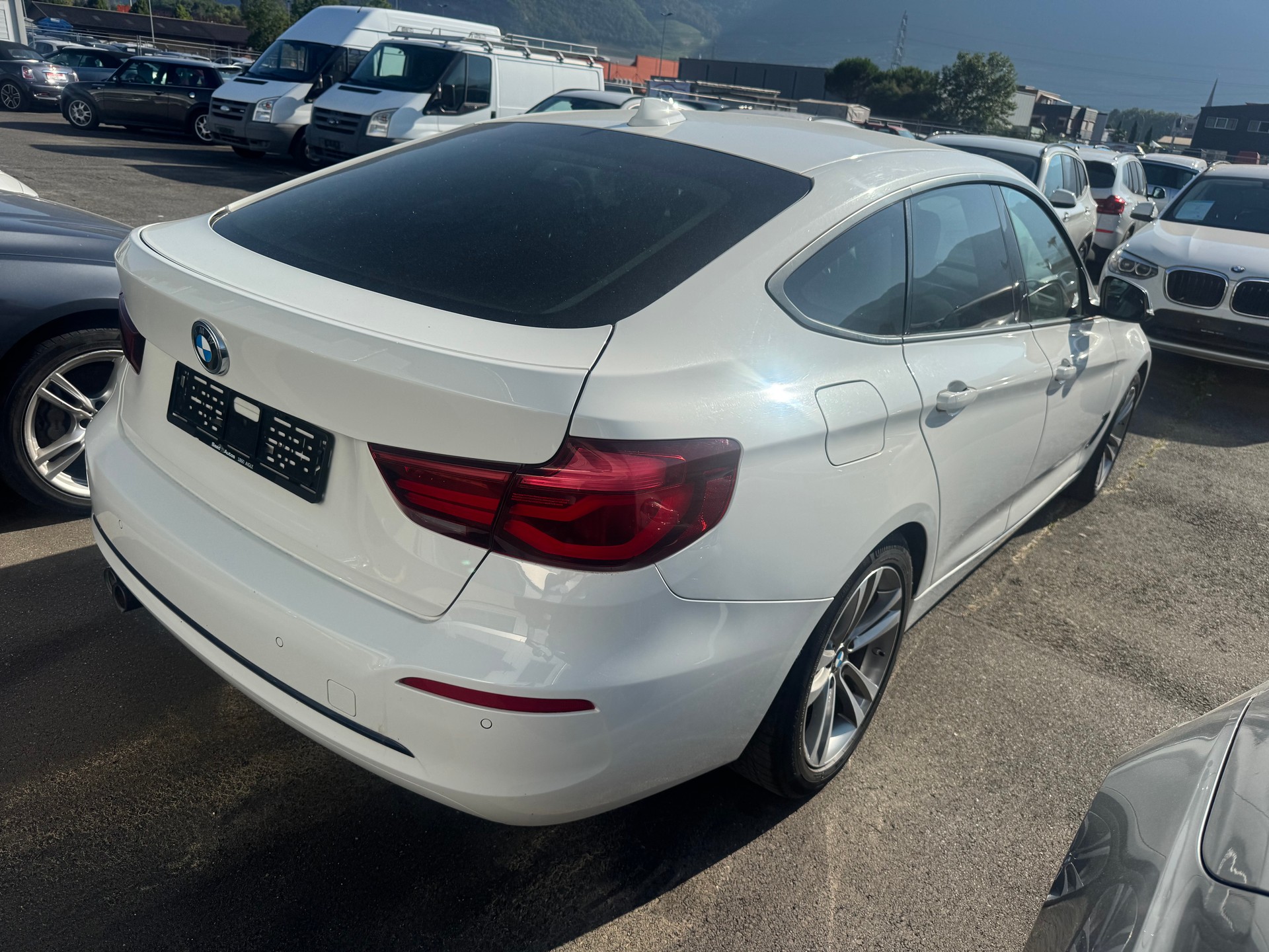 BMW 330i GT xDrive Steptronic-image-4