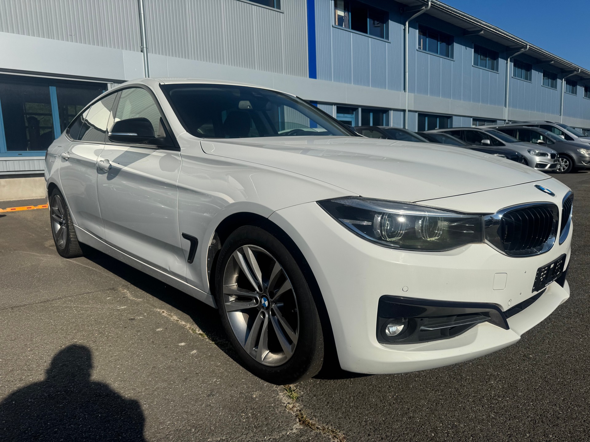 BMW 330i GT xDrive Steptronic-image-3