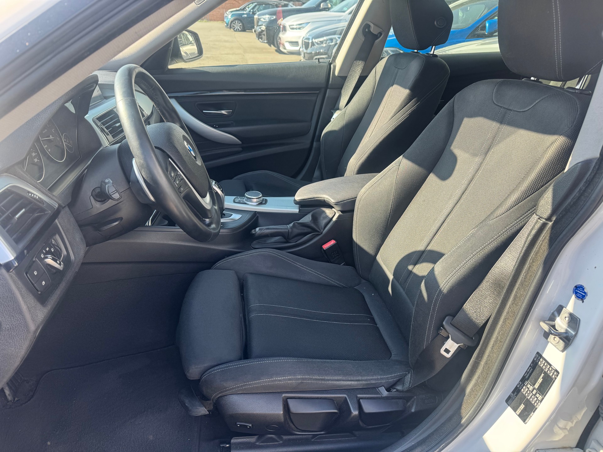 BMW 330i GT xDrive Steptronic-image-10