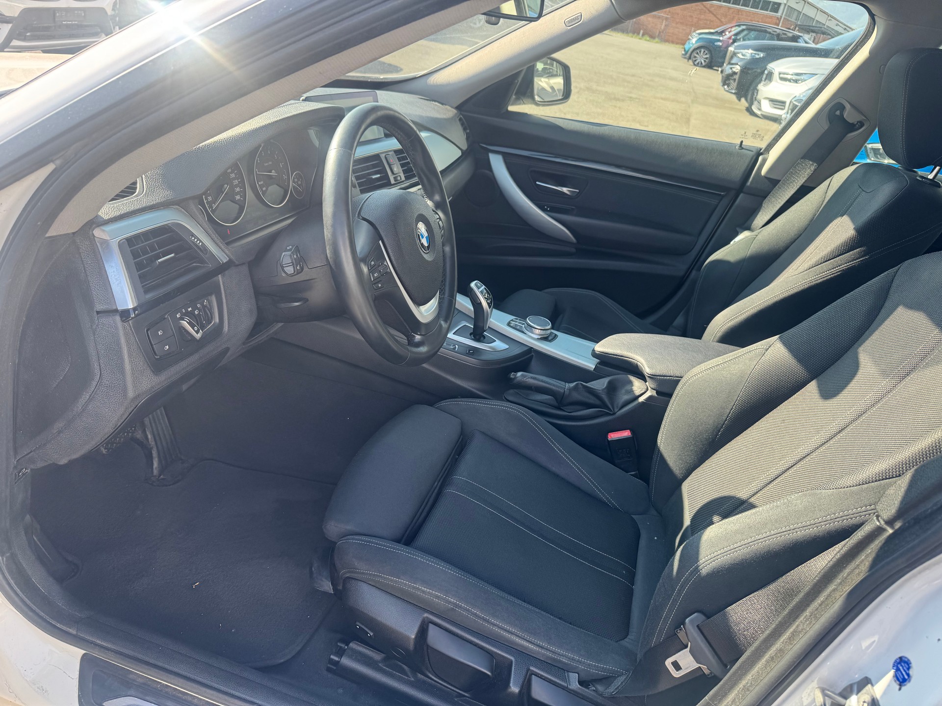 BMW 330i GT xDrive Steptronic-image-11