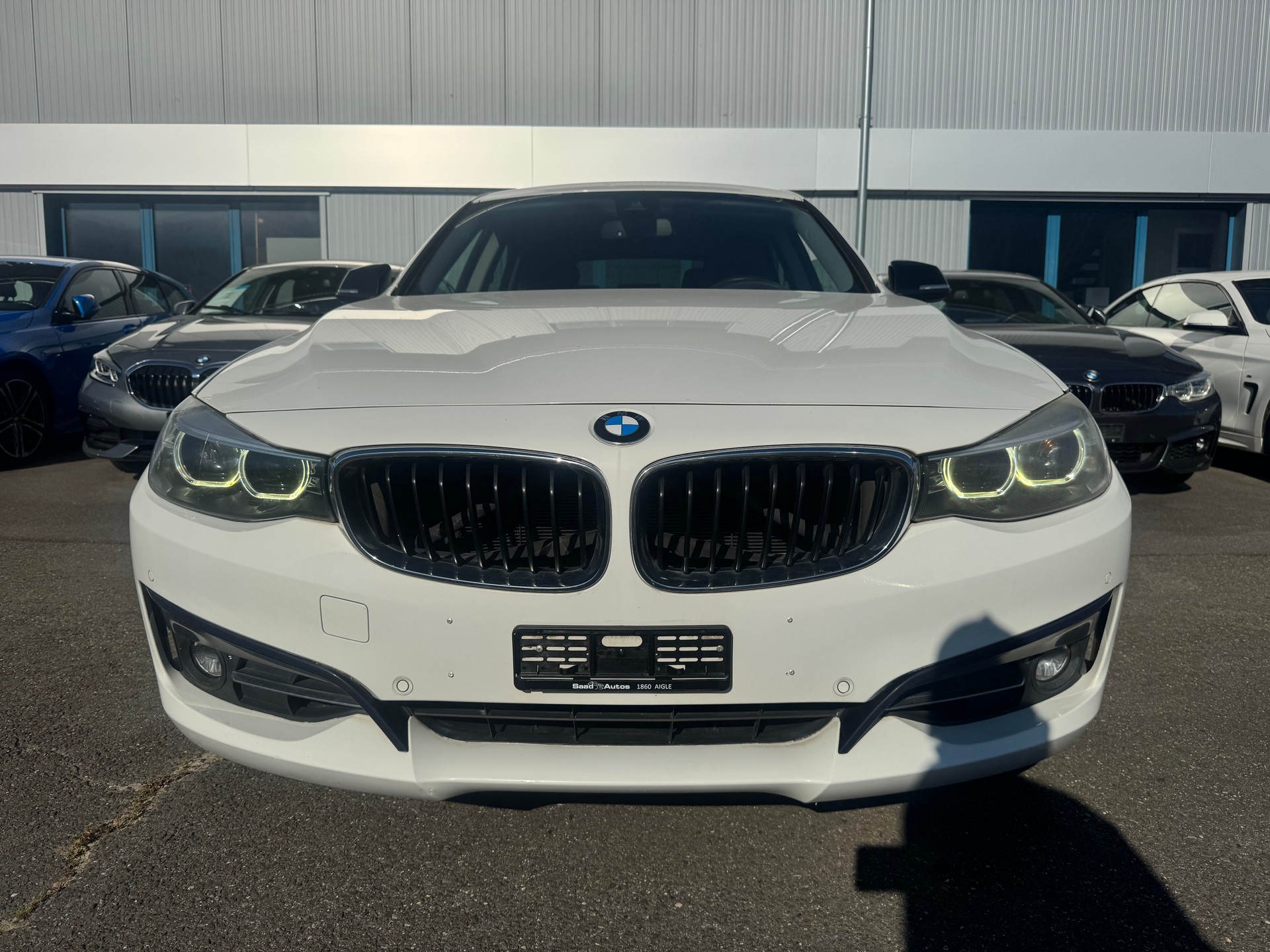 BMW 330i GT xDrive Steptronic-image-2