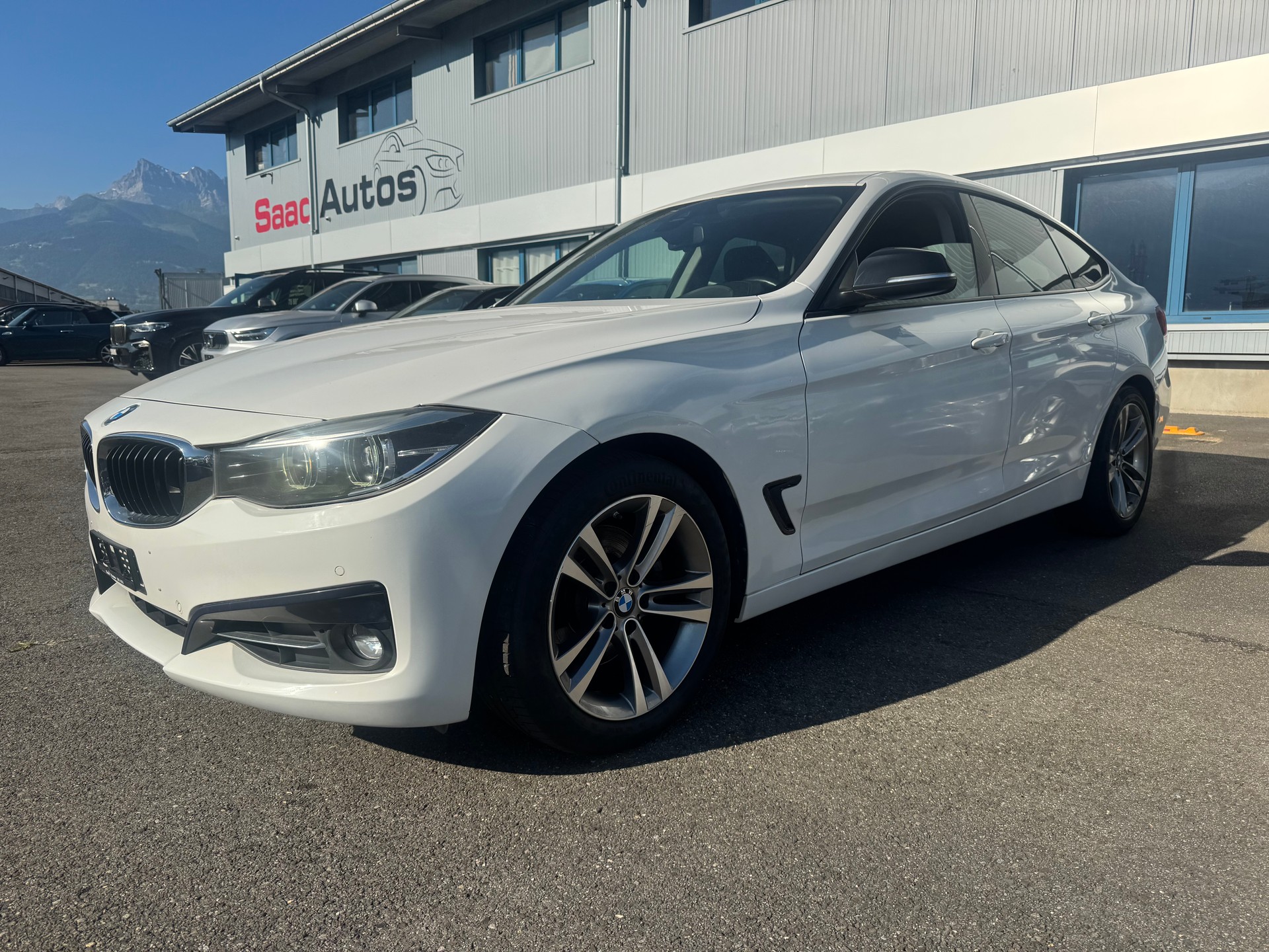 BMW 330i GT xDrive Steptronic-image-0