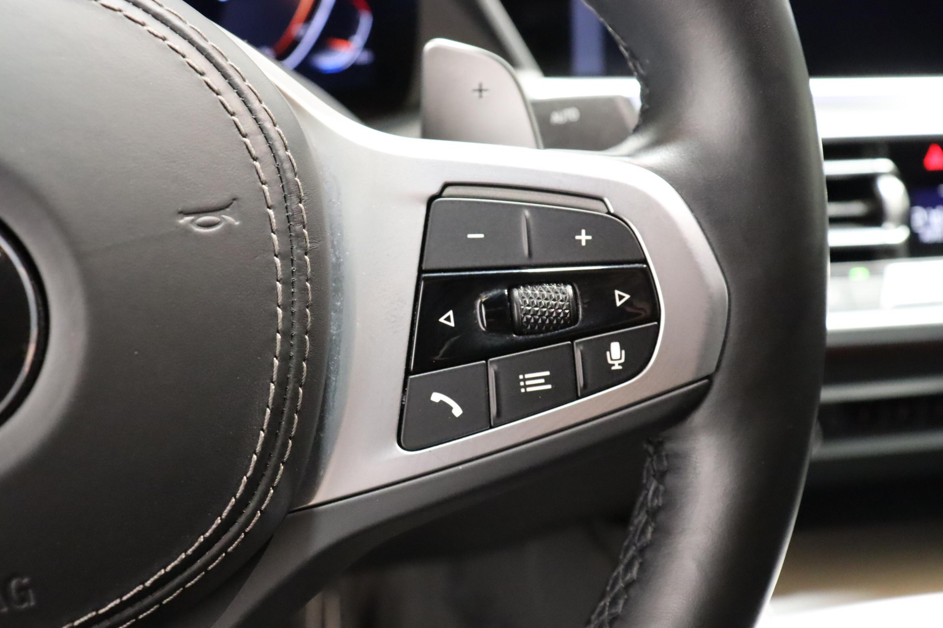 BMW X6 M50i-image-18