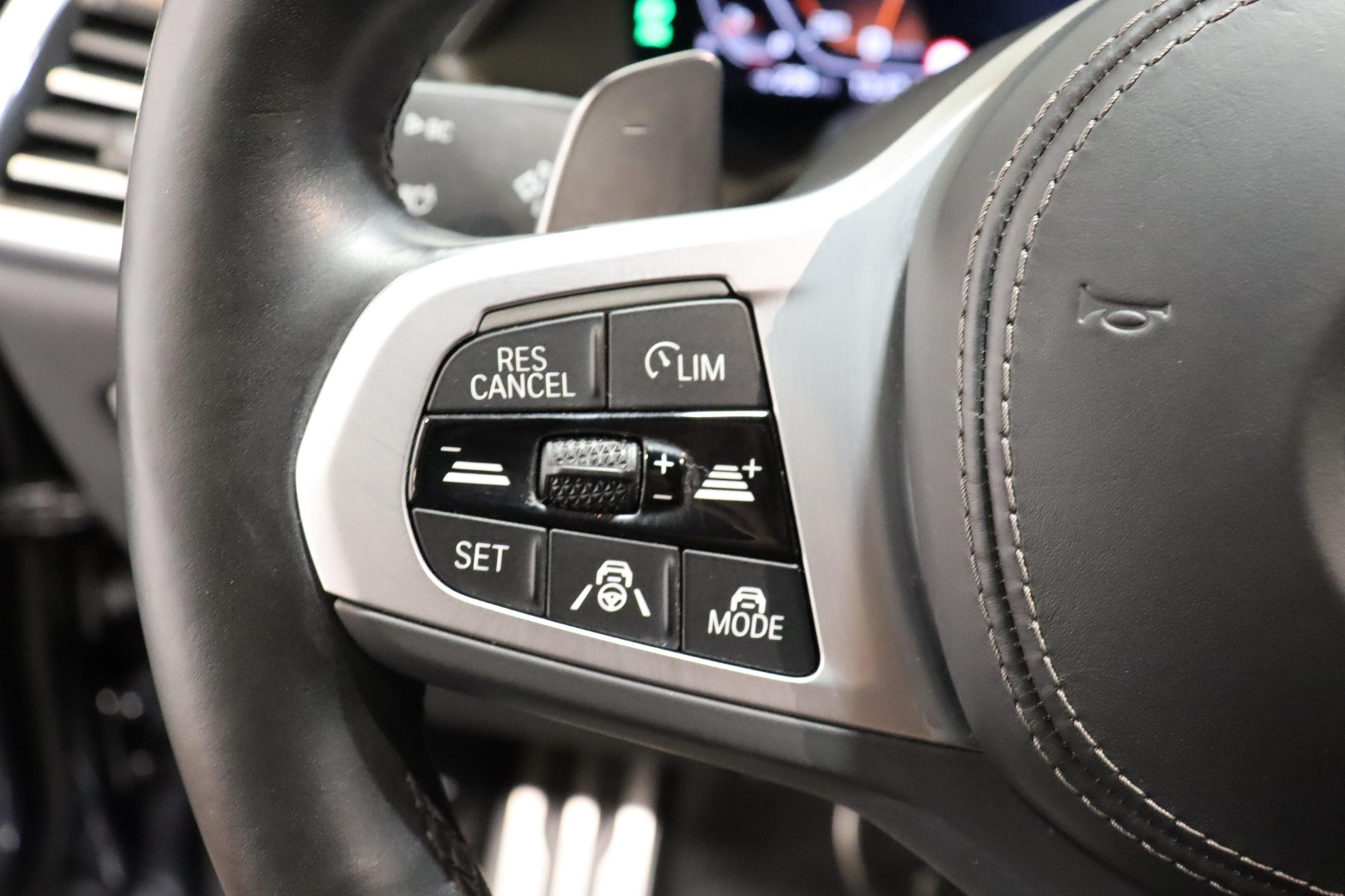 BMW X6 M50i-image-17