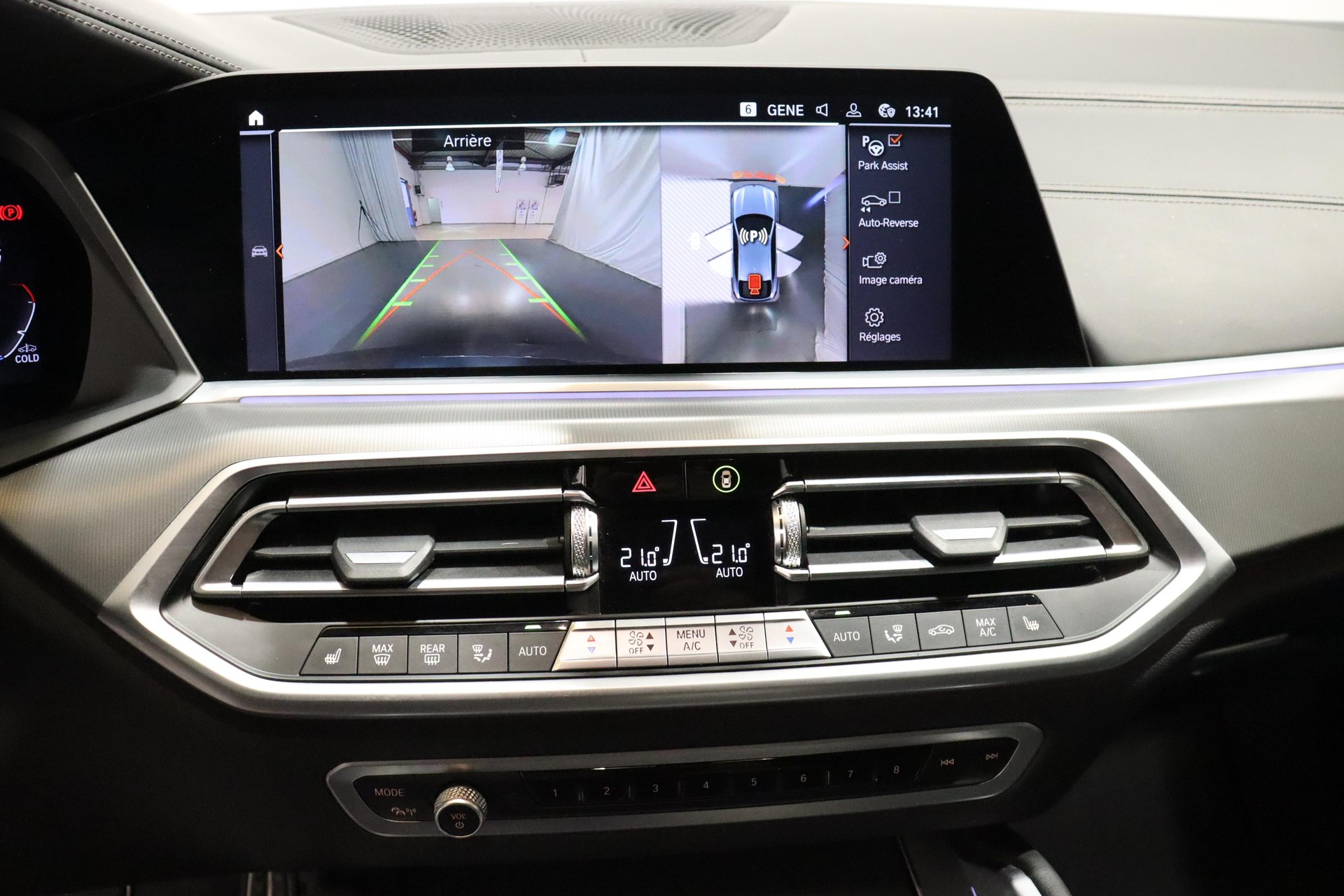 BMW X6 M50i-image-16