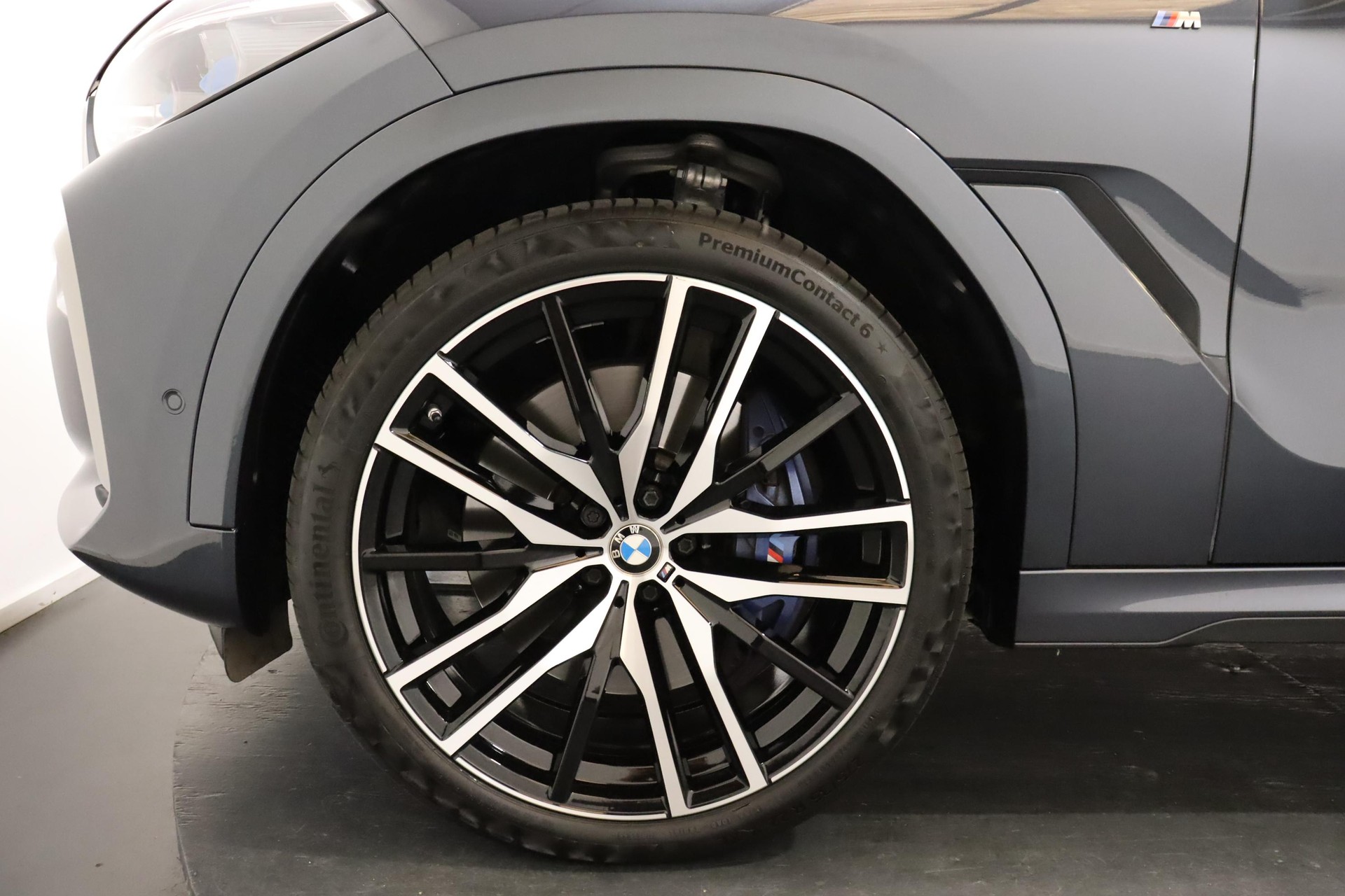 BMW X6 M50i-image-5