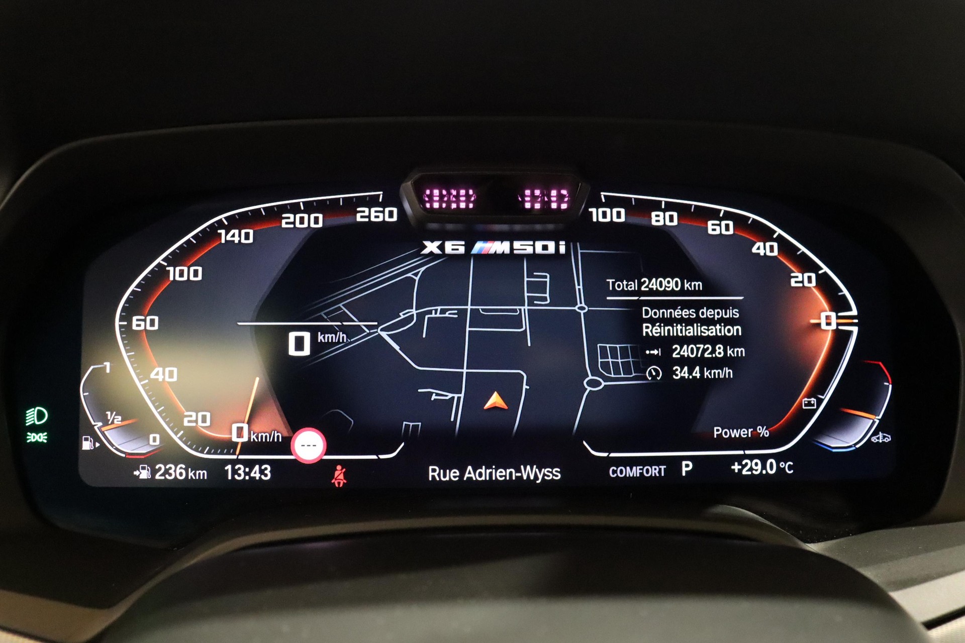 BMW X6 M50i-image-11