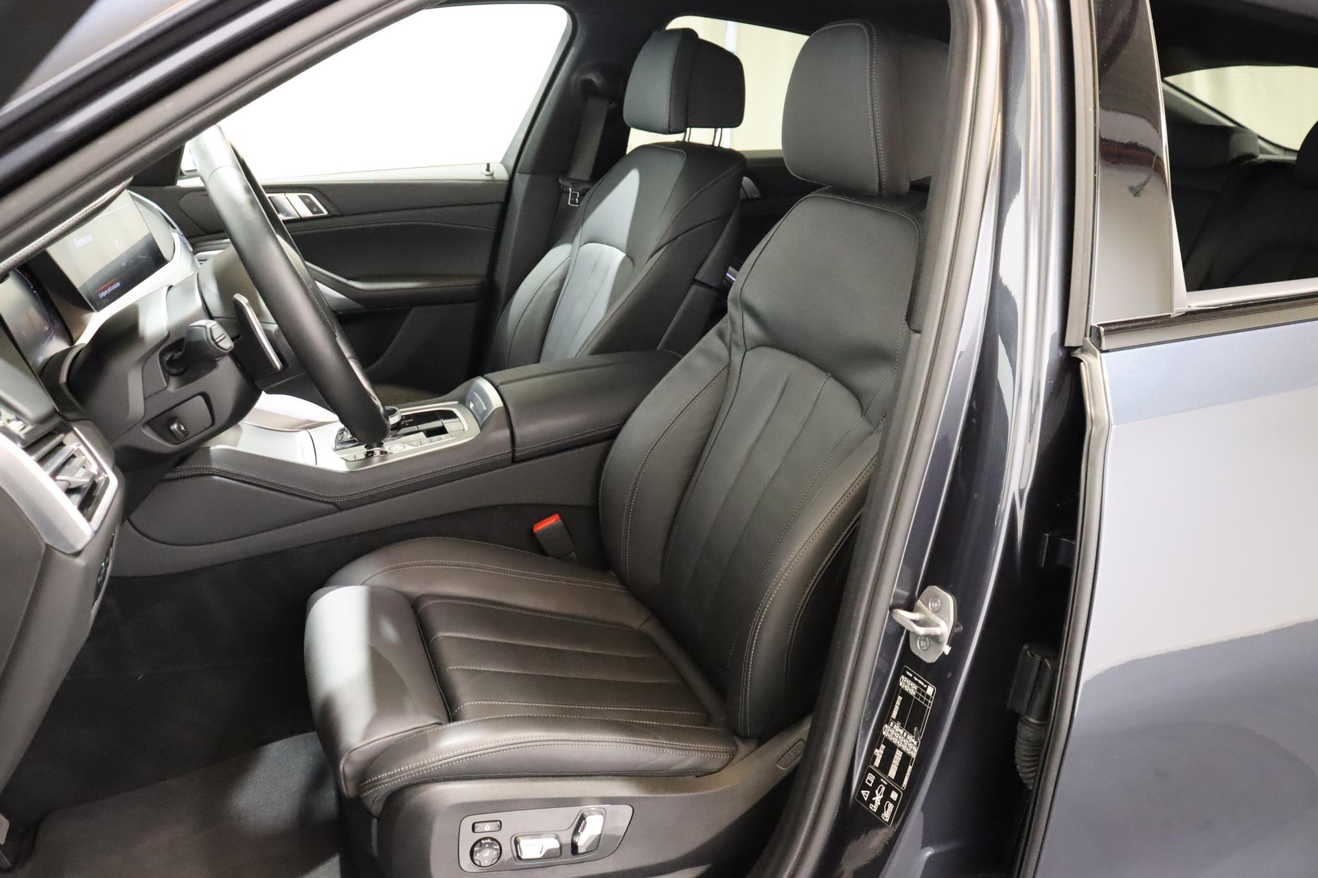 BMW X6 M50i-image-6