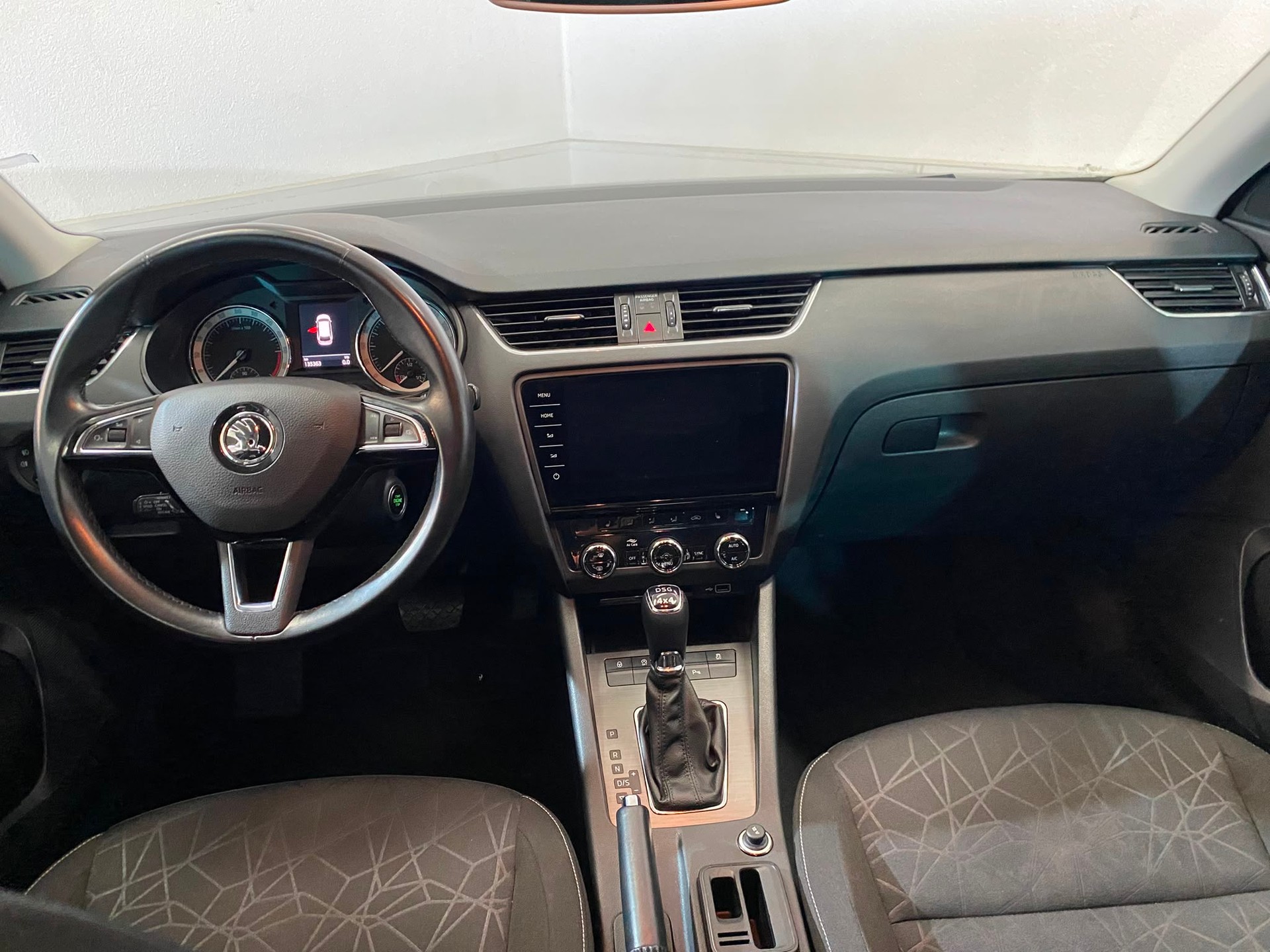 SKODA Octavia Combi 2.0 TDI Style 4x4 DSG-image-9