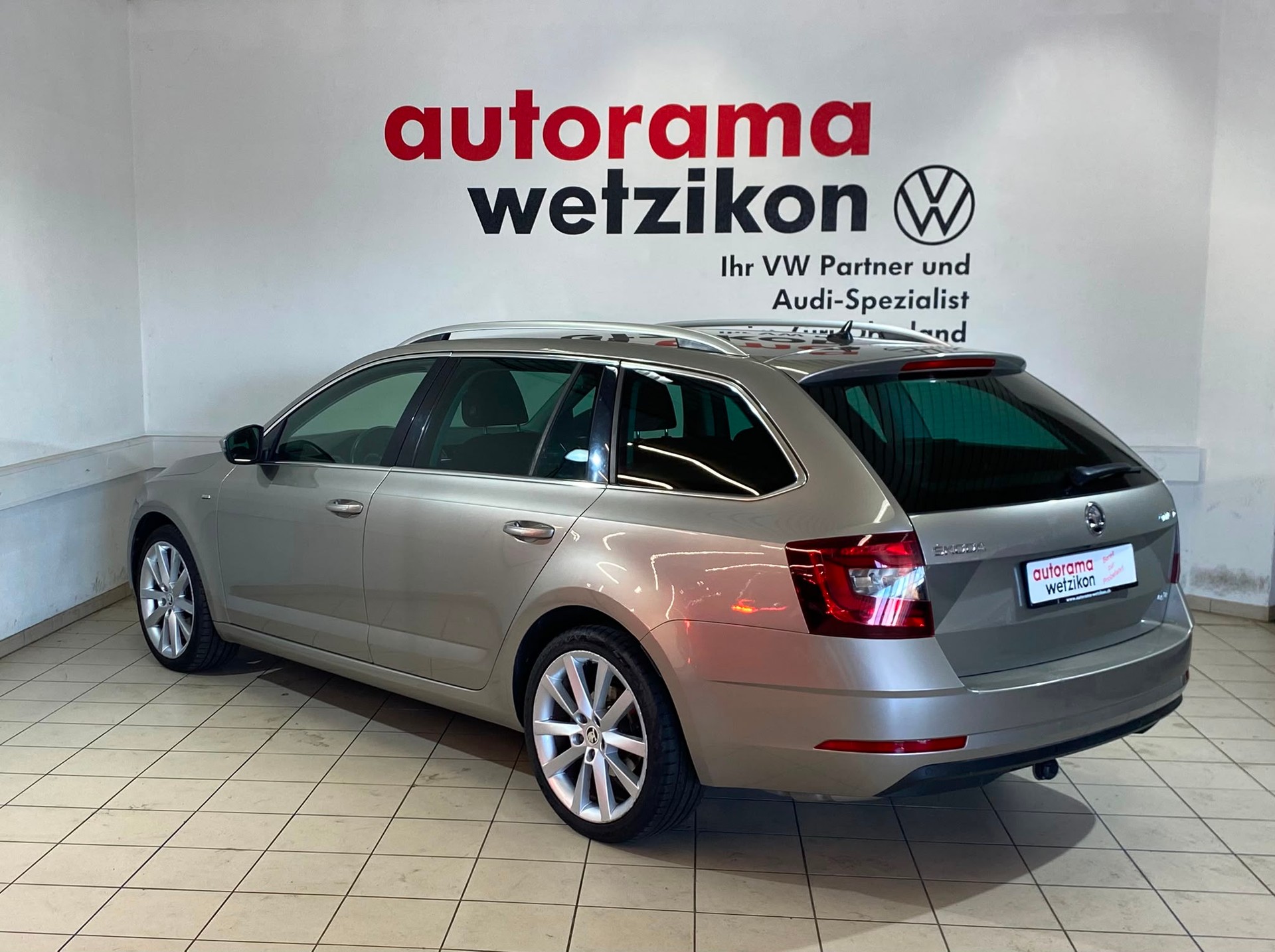 SKODA Octavia Combi 2.0 TDI Style 4x4 DSG-image-2