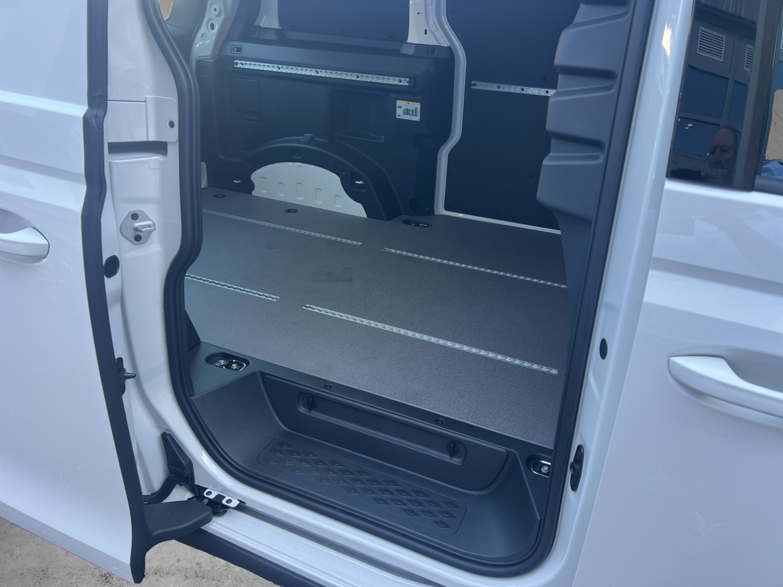 VW ID. Buzz Cargo Pure-image-8