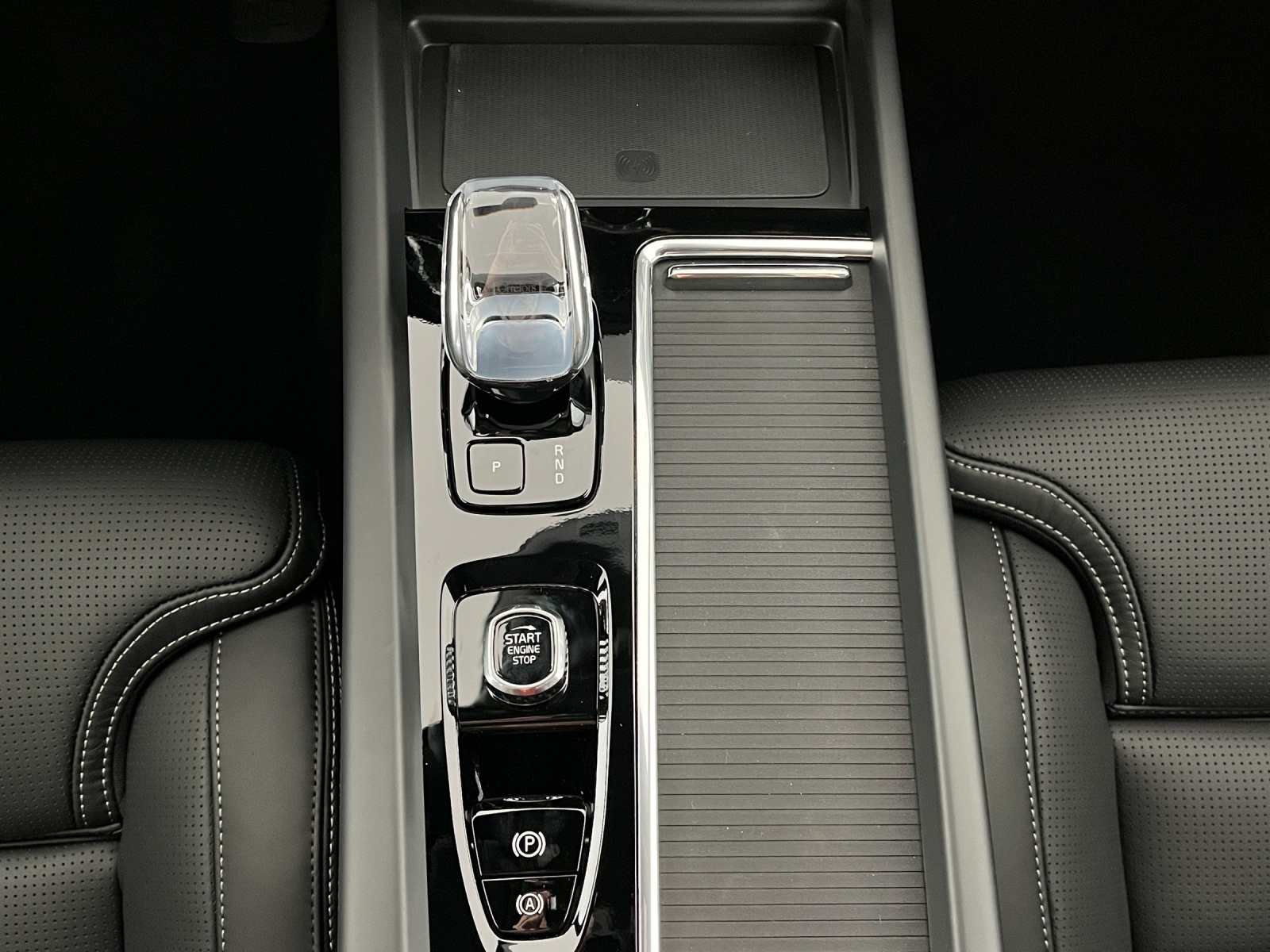 VOLVO XC60 2.0 T8 TE Black Edition eAWD-image-16