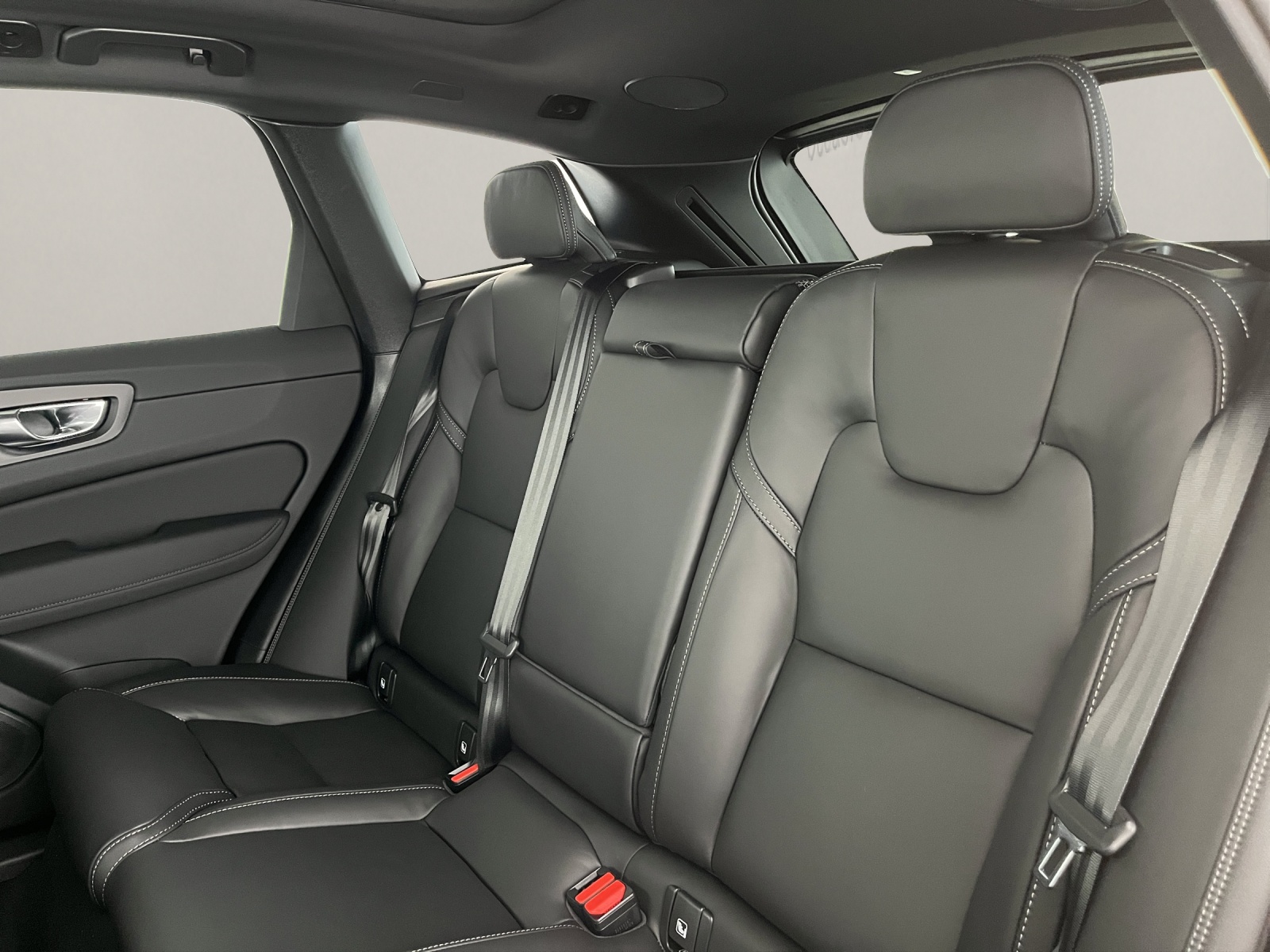 VOLVO XC60 2.0 T8 TE Black Edition eAWD-image-14