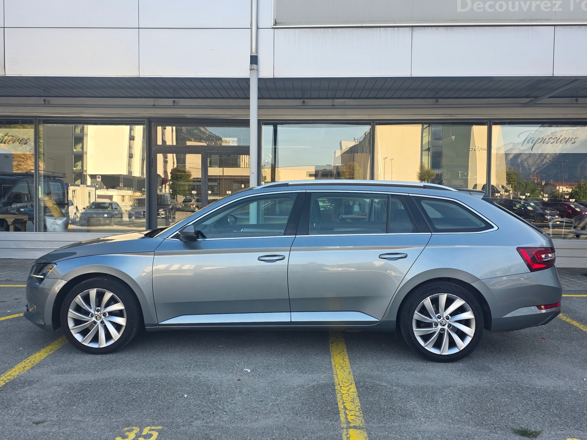 SKODA Superb Combi 2.0 TDi Style 4x4 DSG-image-1