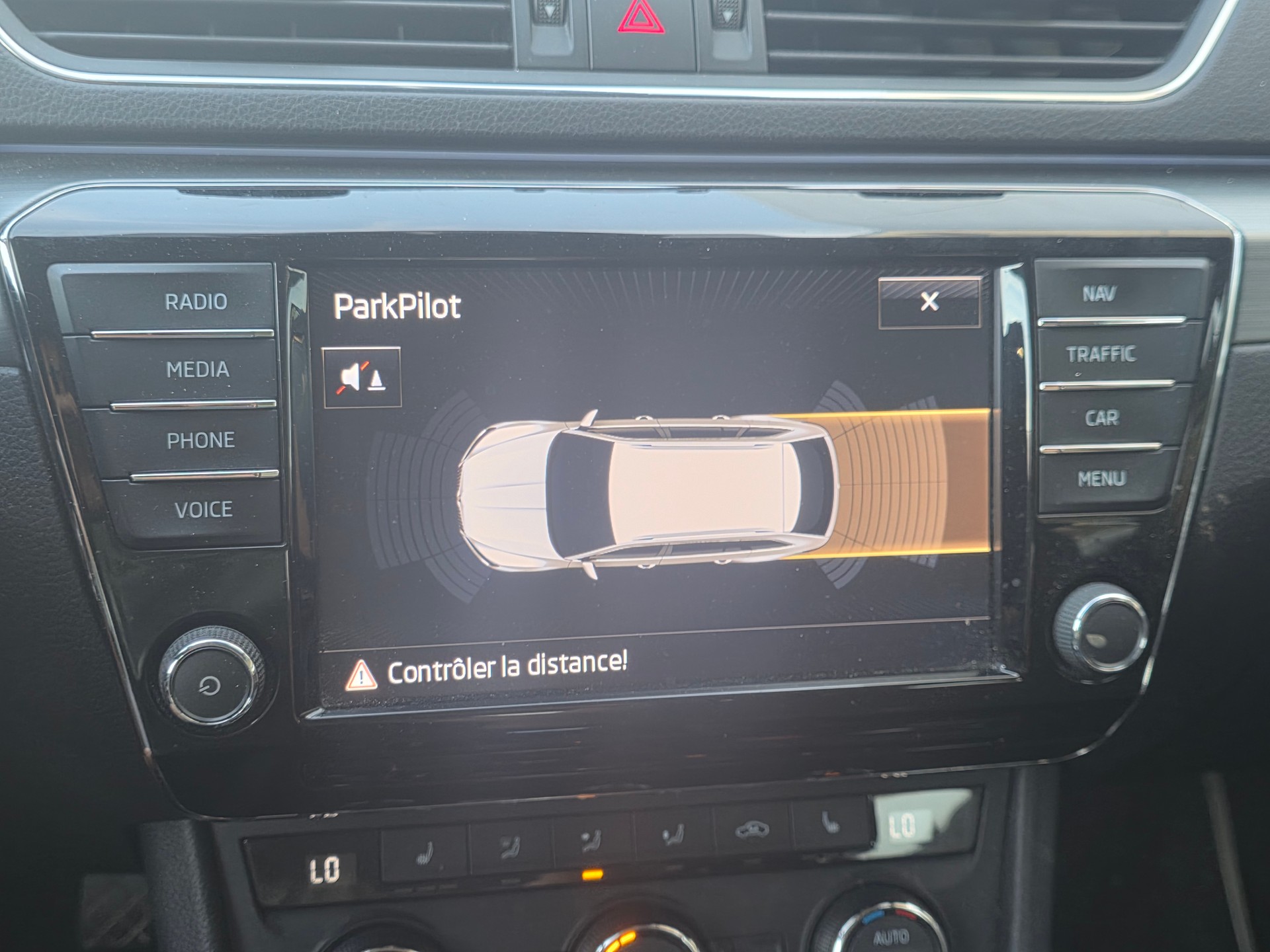 SKODA Superb Combi 2.0 TDi Style 4x4 DSG-image-12