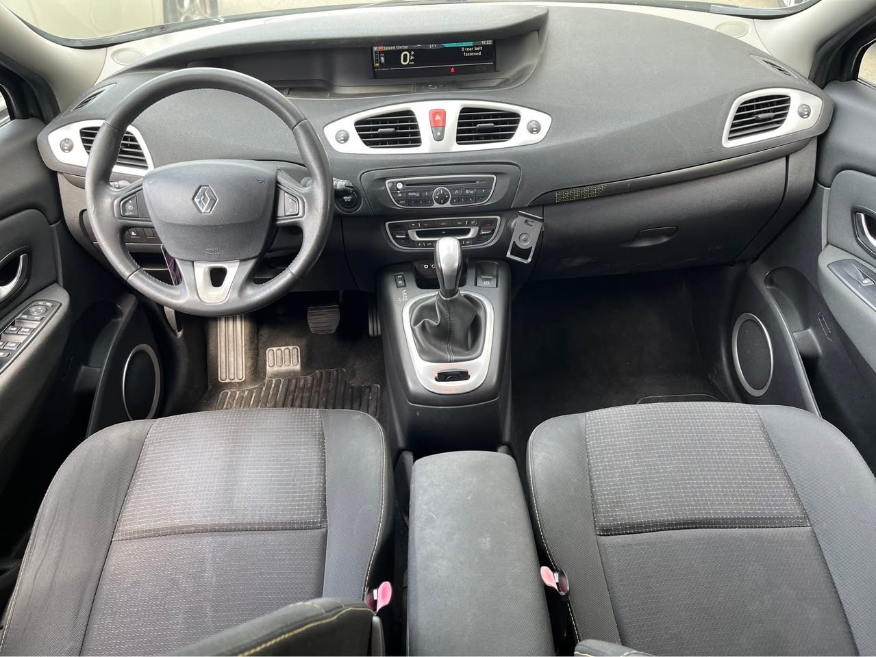 RENAULT Grand Scénic 2.0 16V Dynamique X-Tronic CVT-image-8