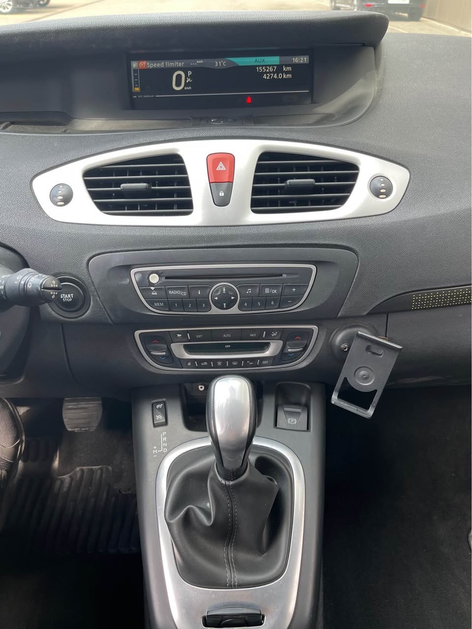 RENAULT Grand Scénic 2.0 16V Dynamique X-Tronic CVT-image-11