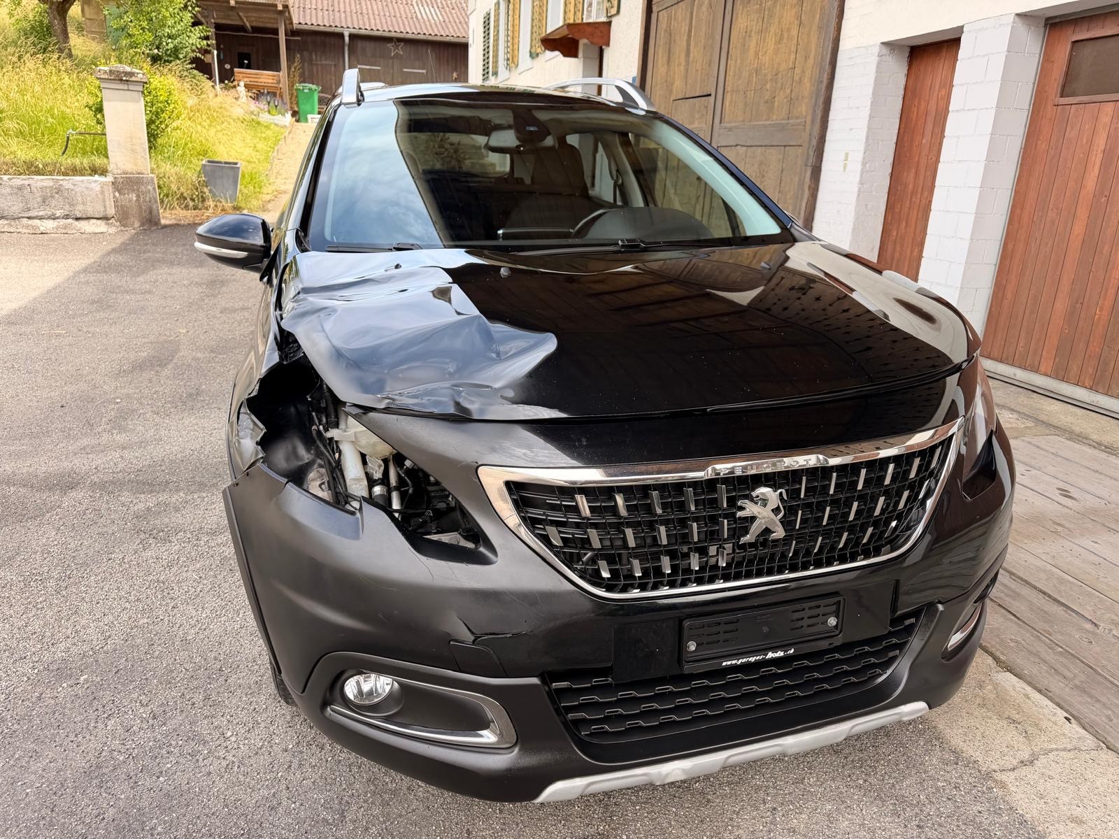 PEUGEOT 2008 1.2 PureTech Allurre EAT6-image-6