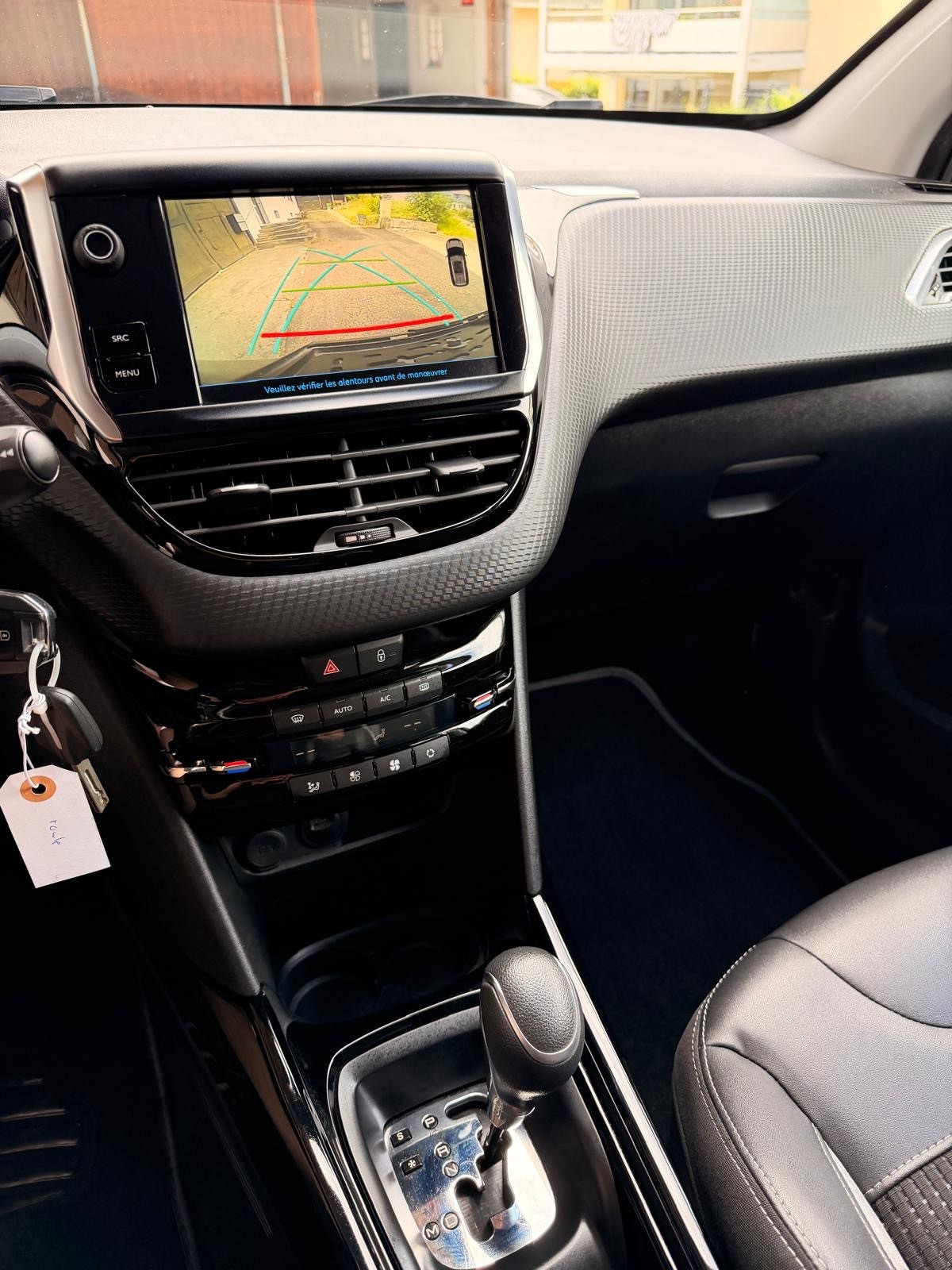 PEUGEOT 2008 1.2 PureTech Allurre EAT6-image-13