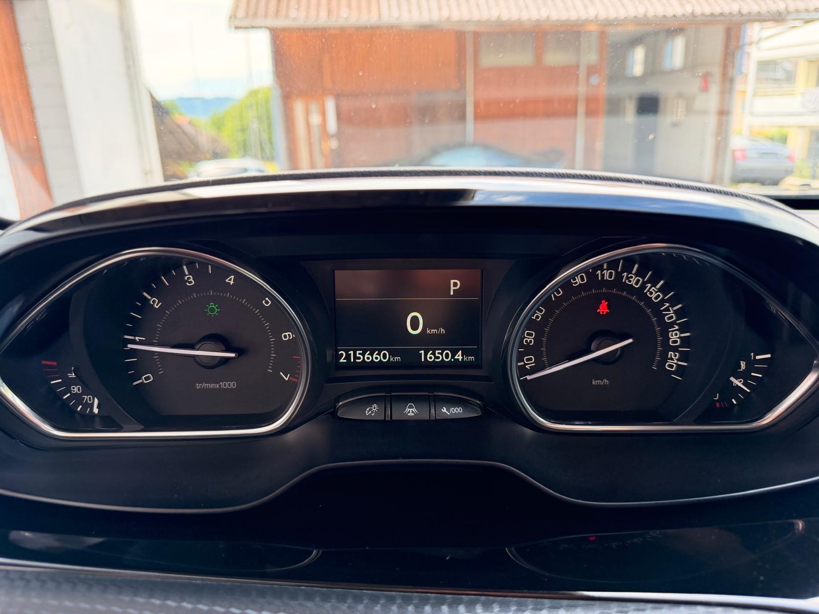 PEUGEOT 2008 1.2 PureTech Allurre EAT6-image-14