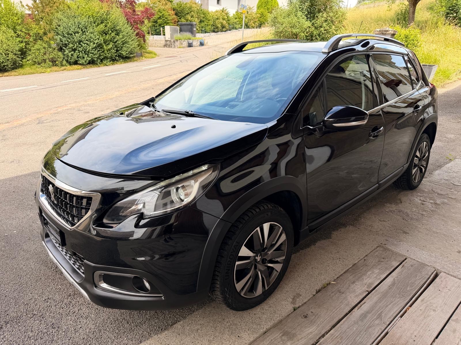 PEUGEOT 2008 1.2 PureTech Allurre EAT6-image-0