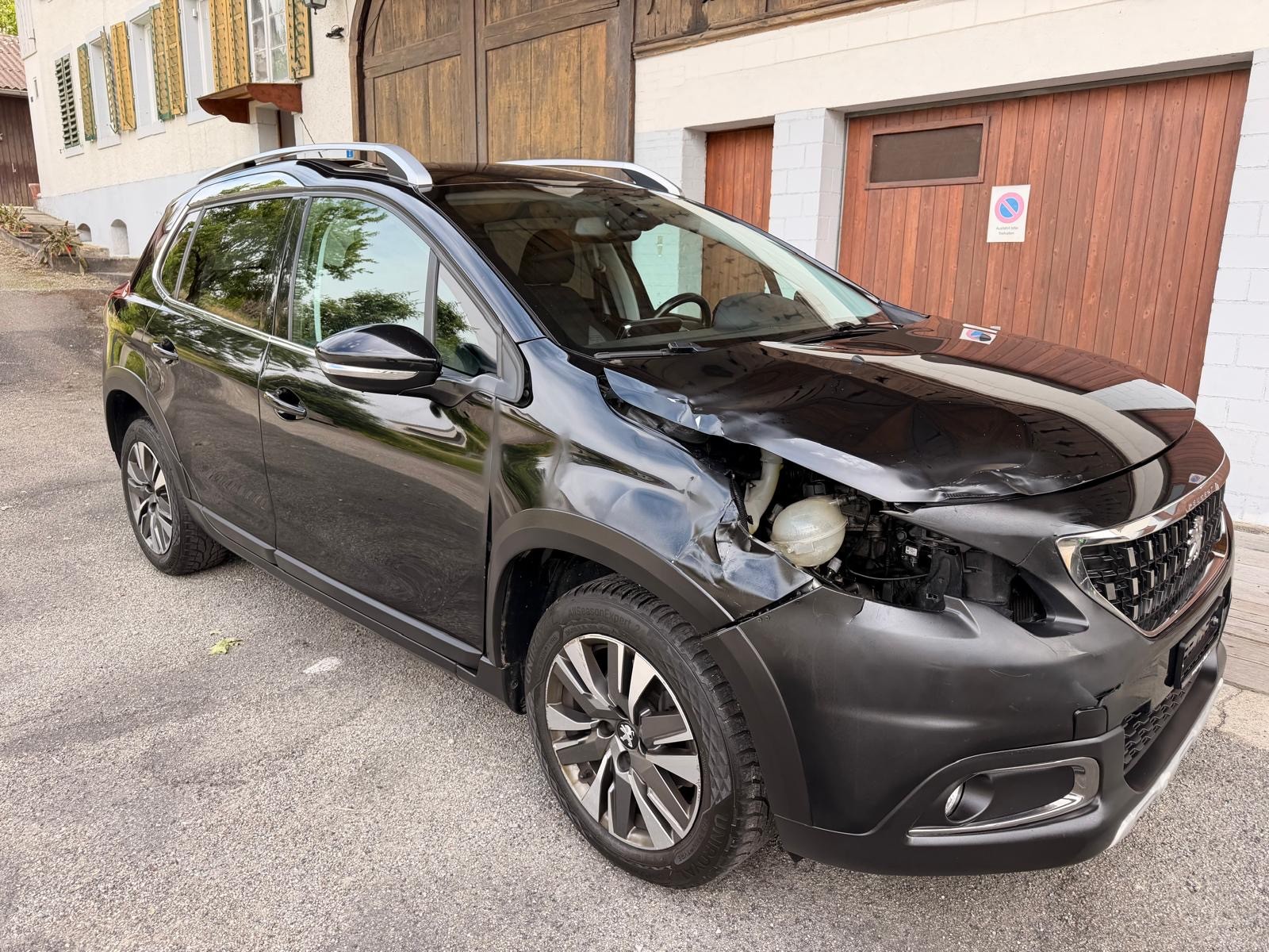 PEUGEOT 2008 1.2 PureTech Allurre EAT6-image-5
