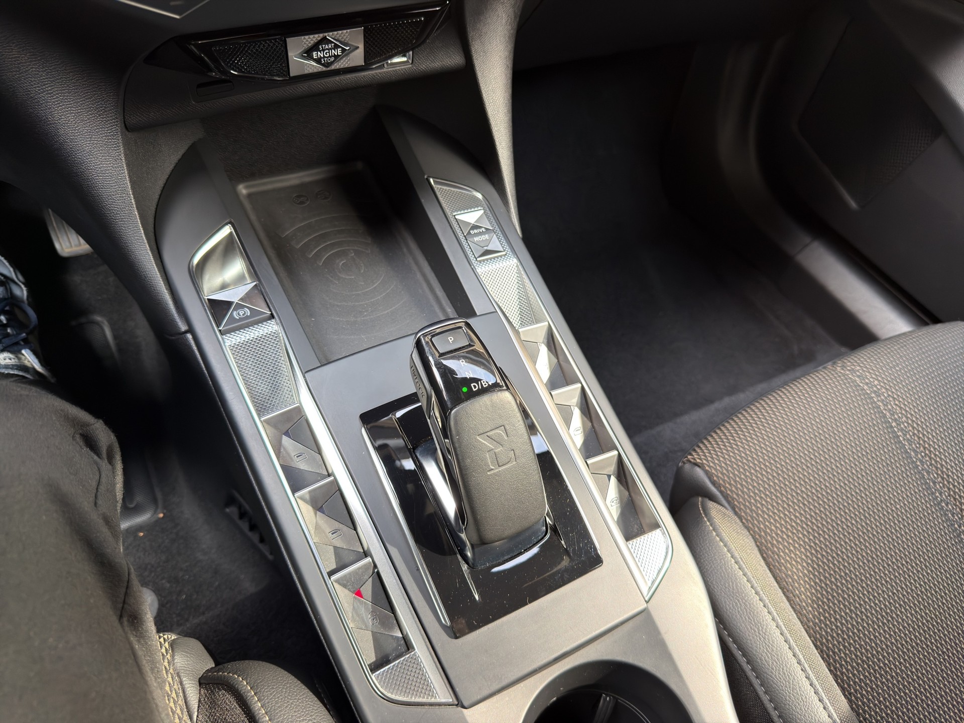 DS AUTOMOBILES DS3 E-Tense SO Chic-image-10