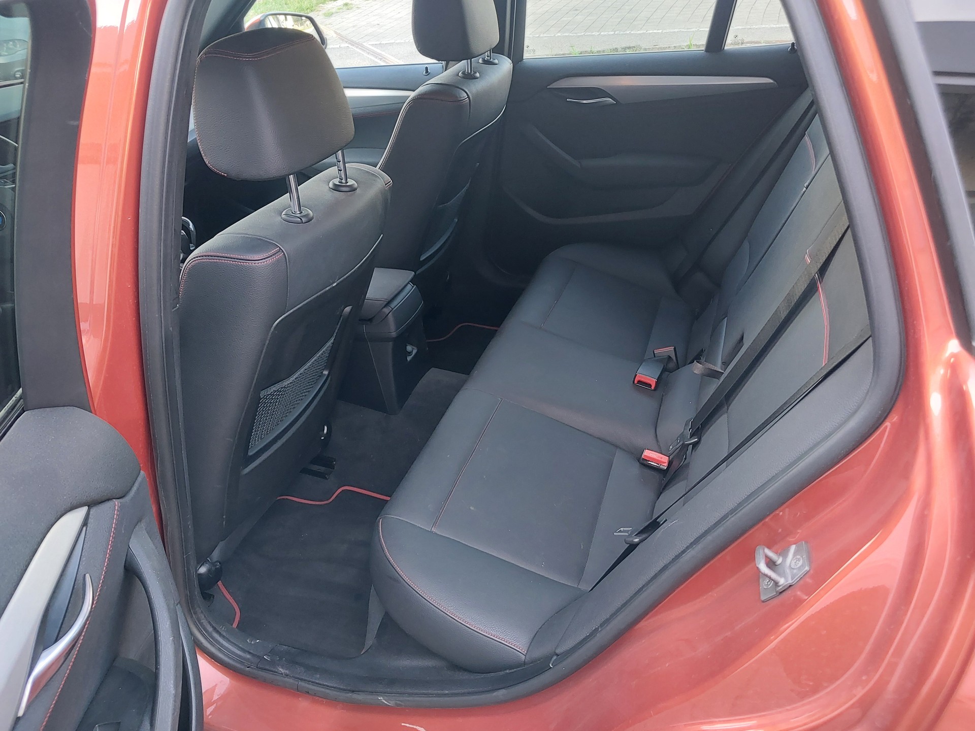 BMW X1 xDrive 28i Sport Line Steptronic-image-12