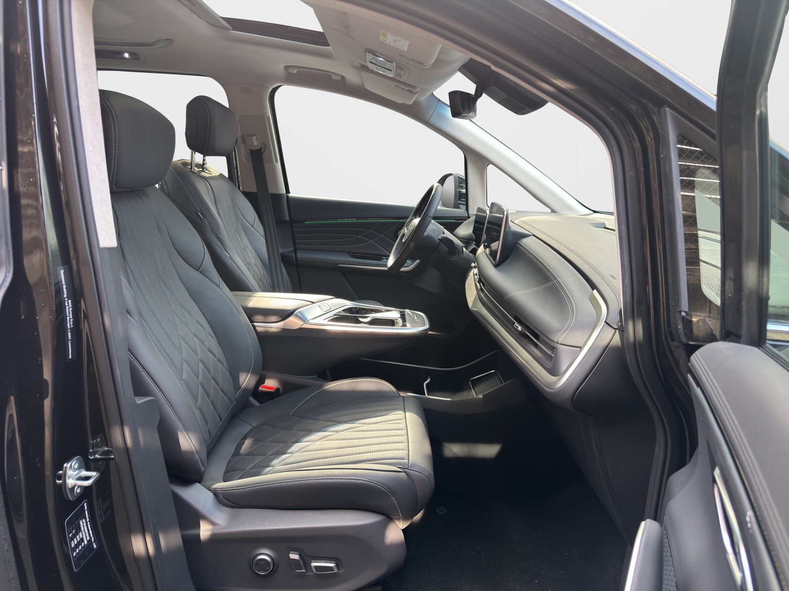 MAXUS Mifa 9 Luxury 90kWh-image-15
