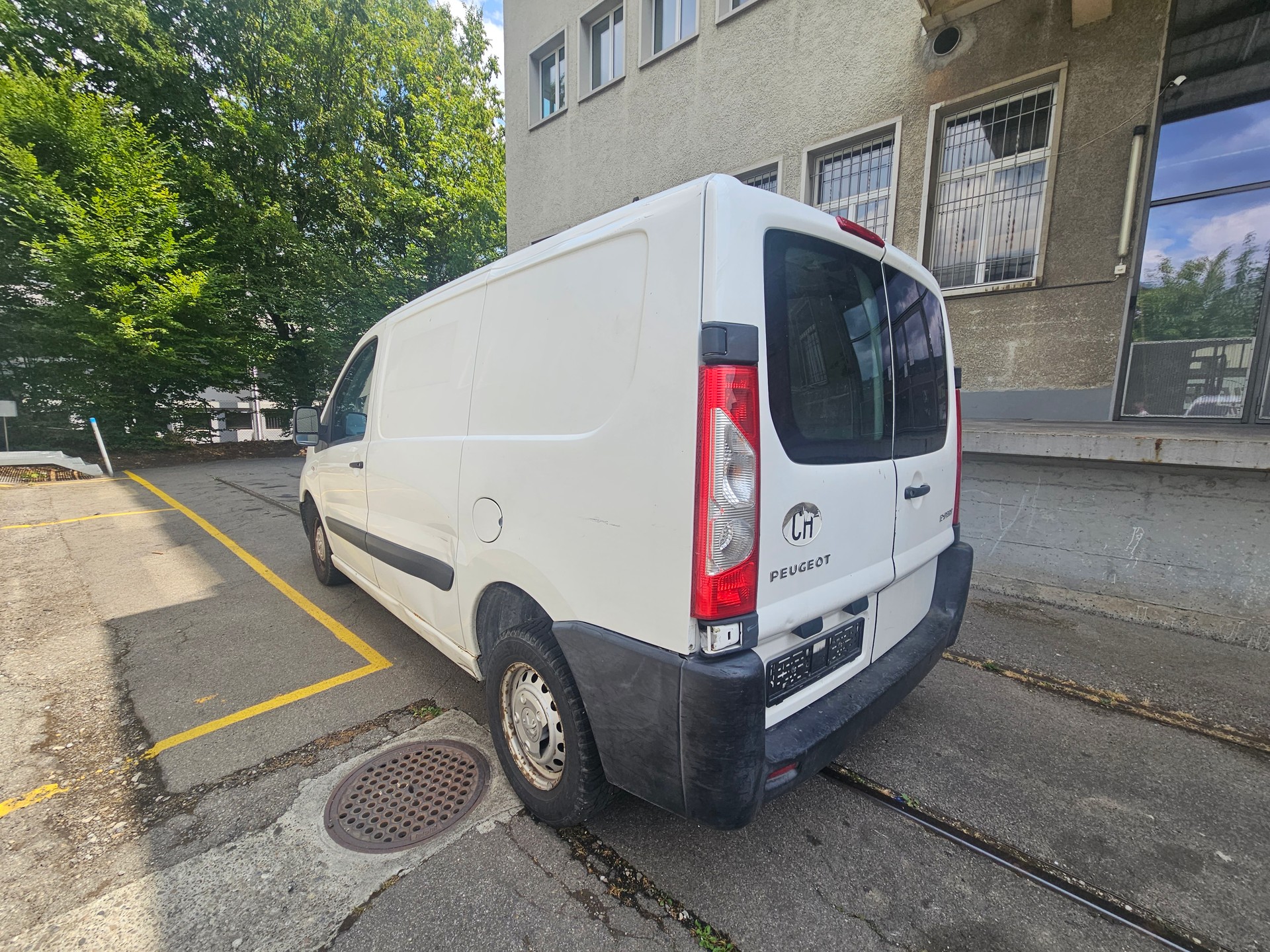 PEUGEOT Partner 1.6 e-HDI Urban Pack-image-3