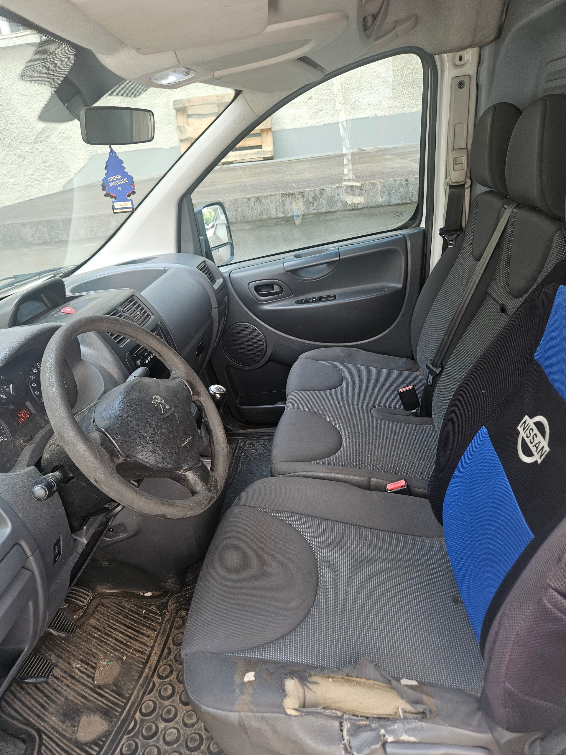PEUGEOT Partner 1.6 e-HDI Urban Pack-image-8