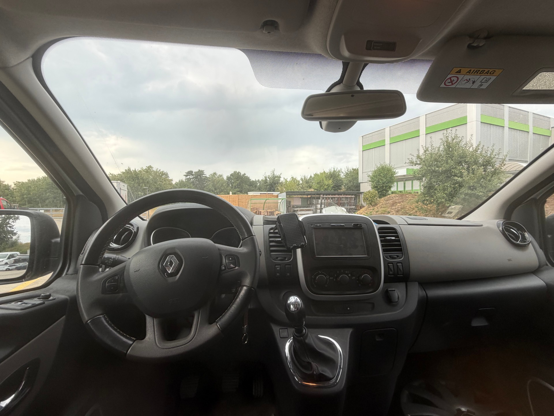 RENAULT Trafic ENERGY dCi 145 Grand Passenger Dynamique-image-4
