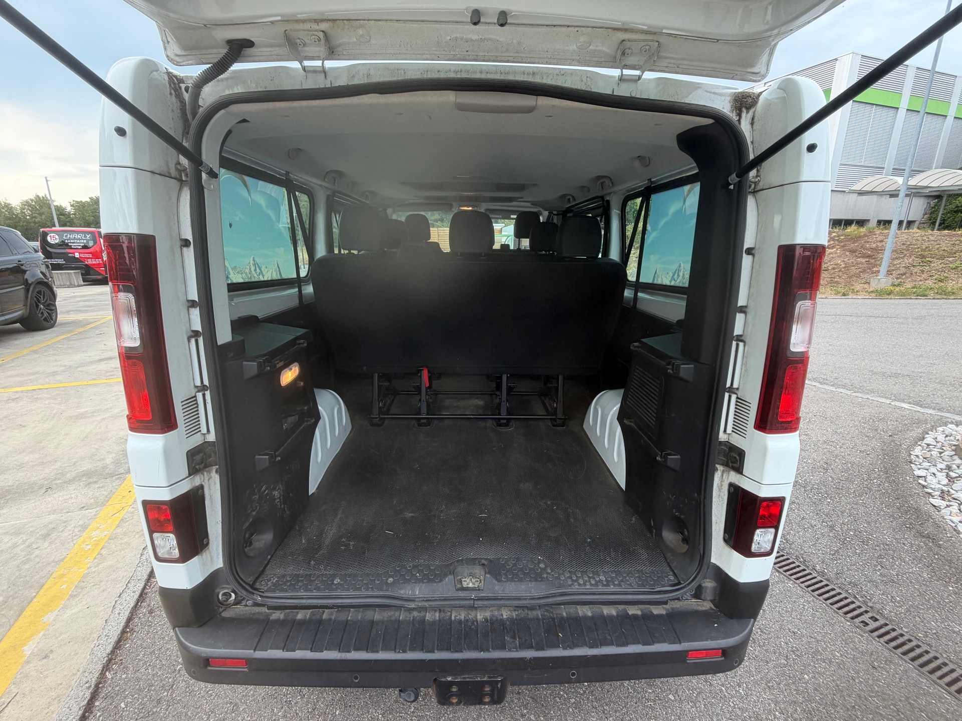 RENAULT Trafic ENERGY dCi 145 Grand Passenger Dynamique-image-8