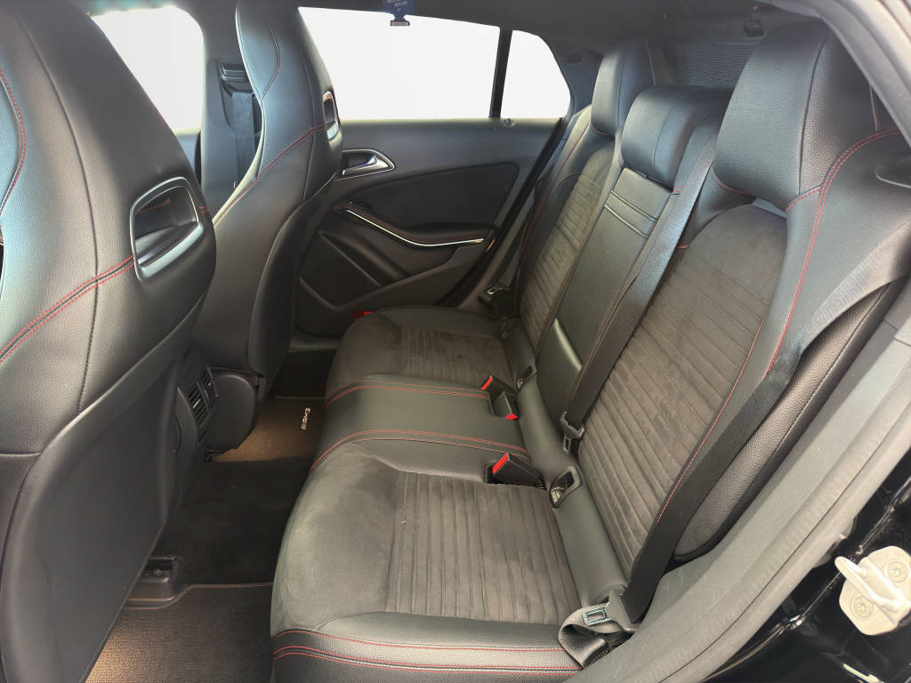 MERCEDES-BENZ CLA 200 d AMG Line 4 matic-image-14