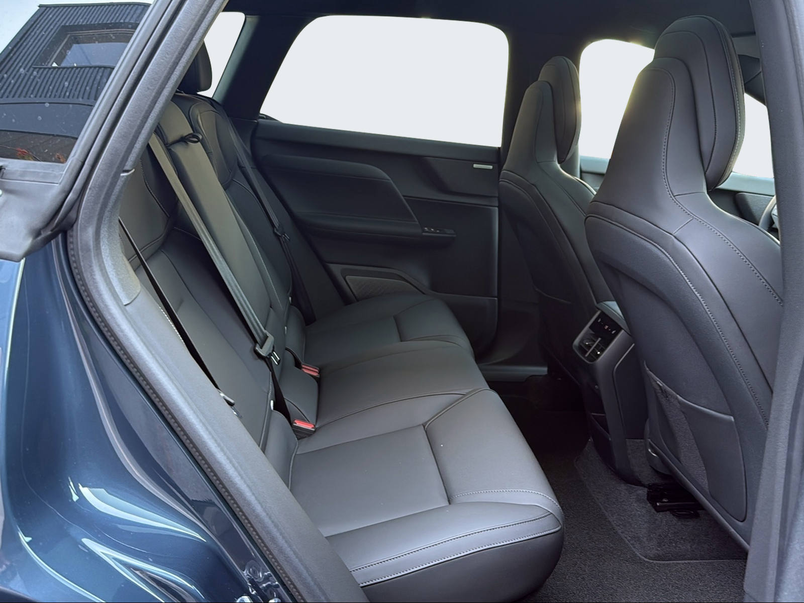 VOLVO EX60 Twin Ultra AWD-image-12
