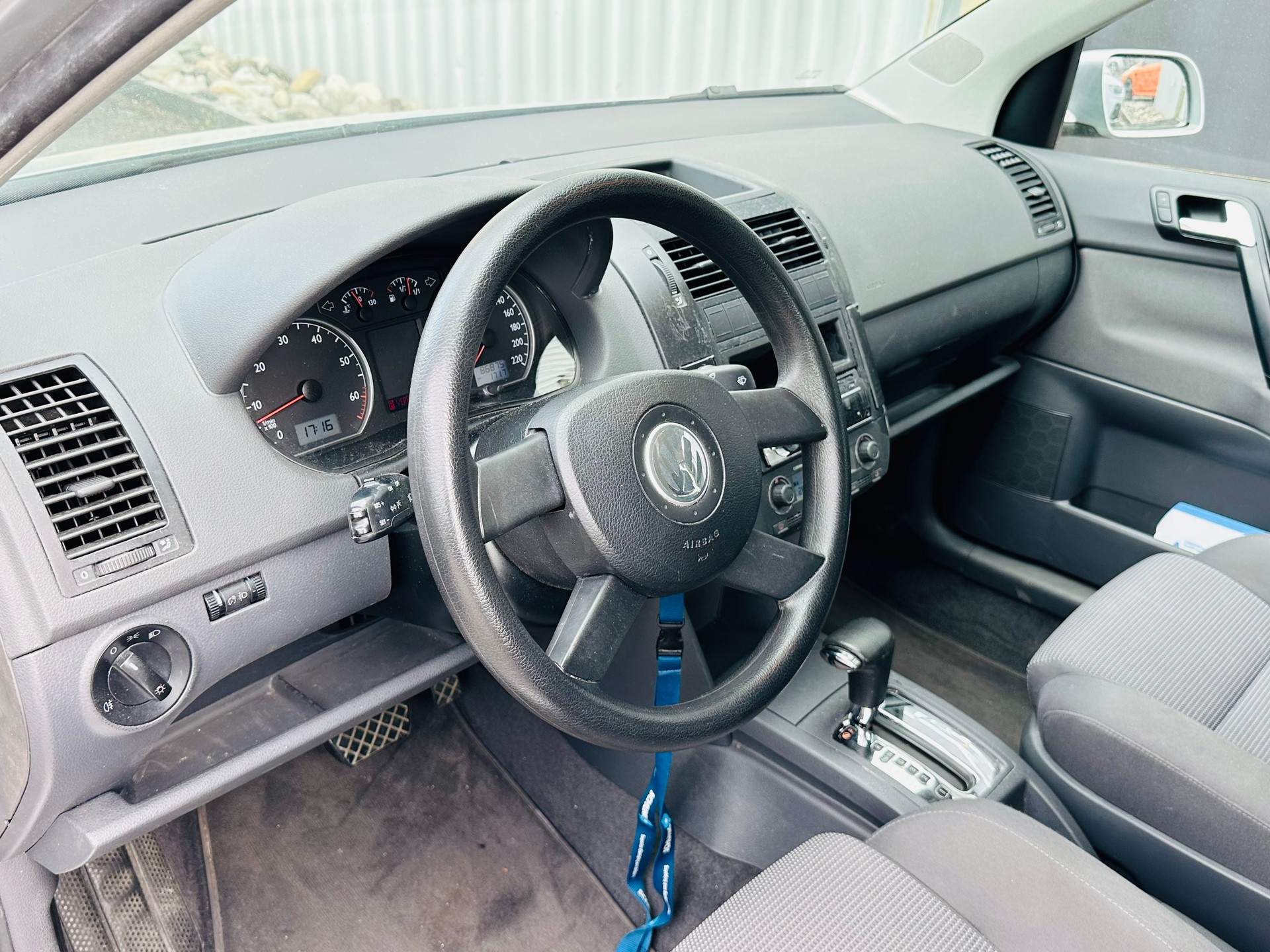 VW Polo 1.4 16V Comfortline Automat-image-12