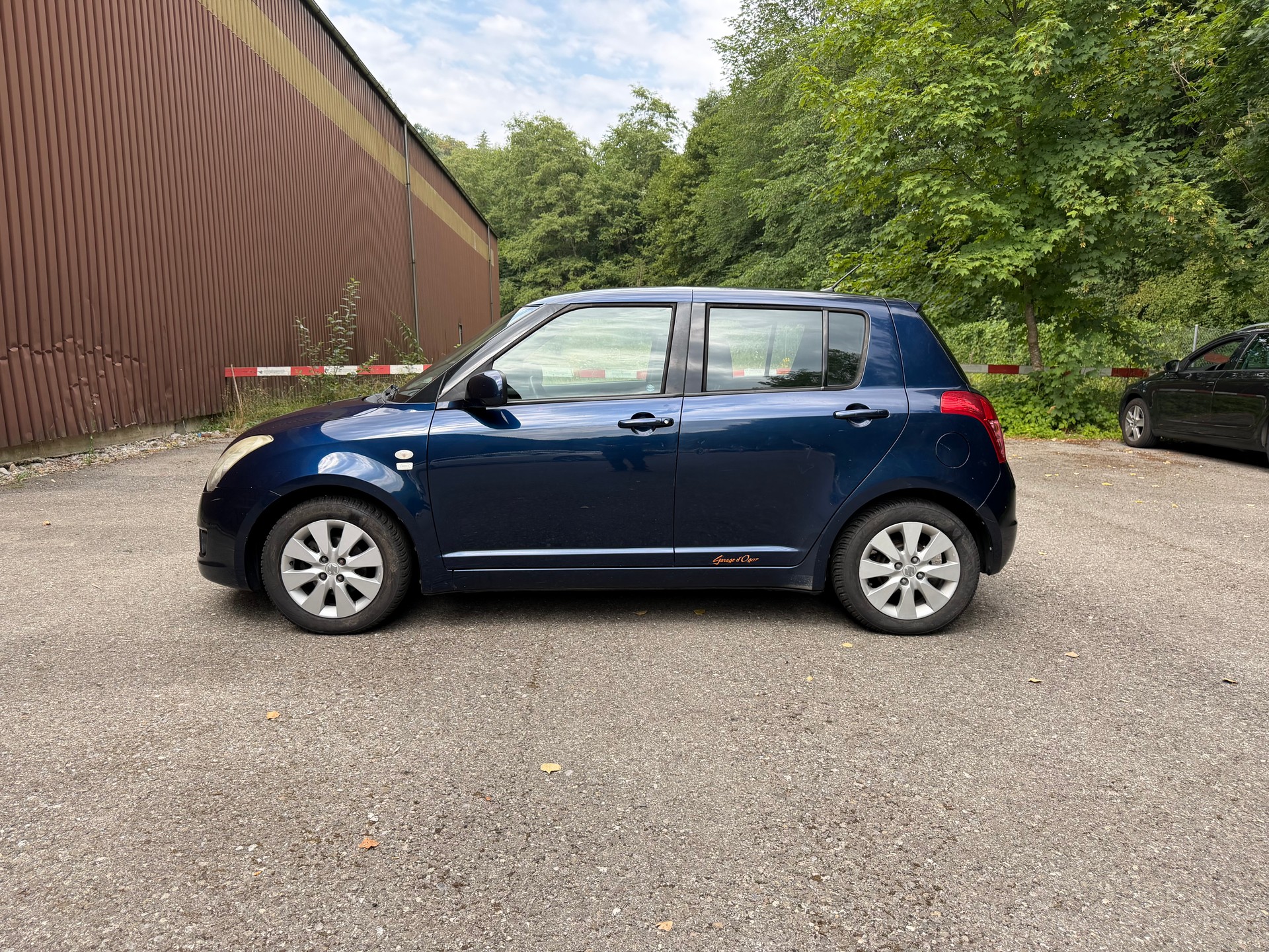 SUZUKI Swift 1.3i 16V GL-image-2