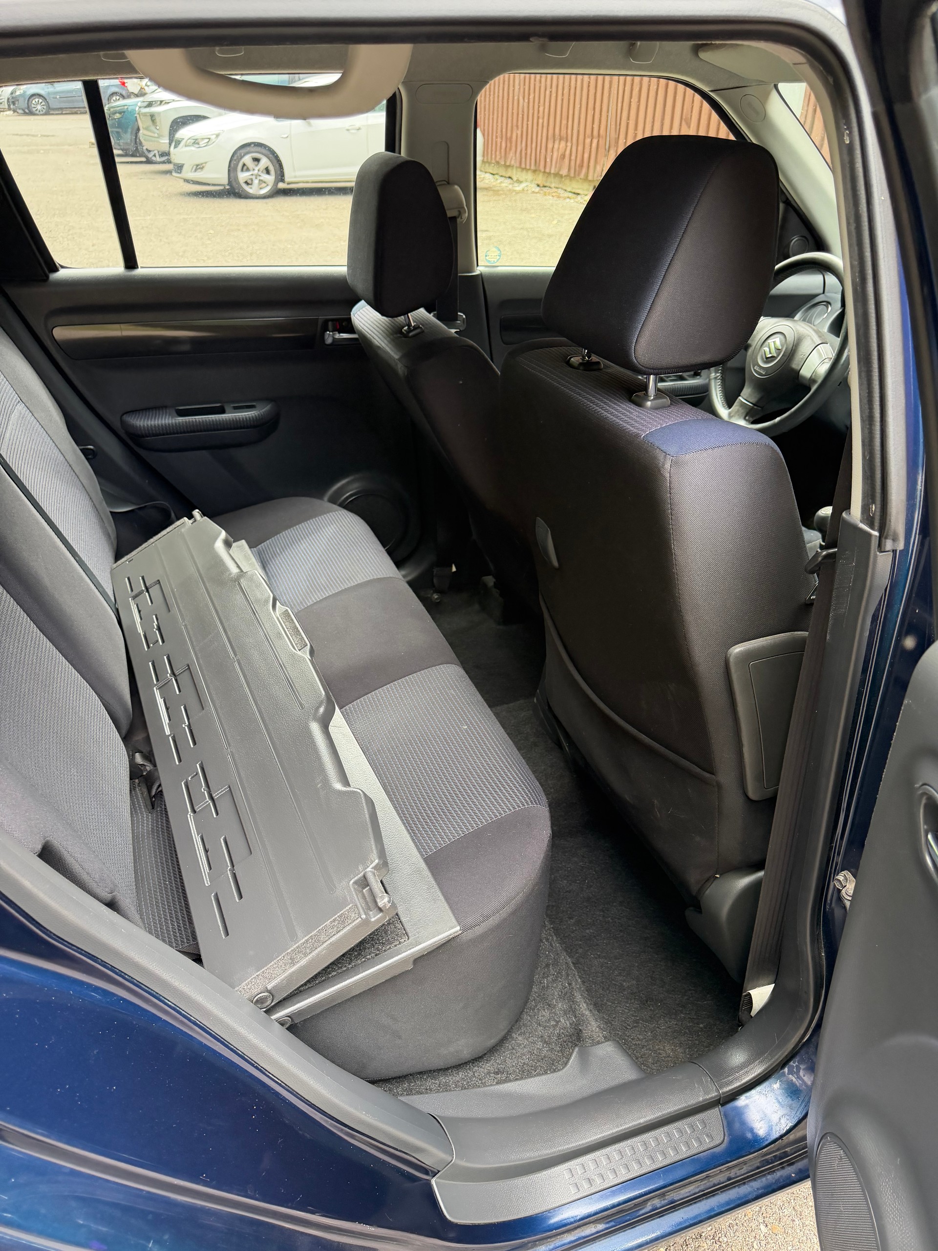 SUZUKI Swift 1.3i 16V GL-image-9
