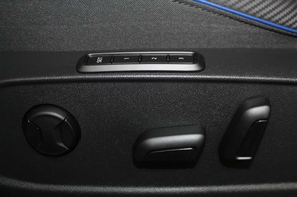 VW Golf 2.0 TSI R DSG 4Motion Performance Akrapovic / CH-Fahrzeug-image-18