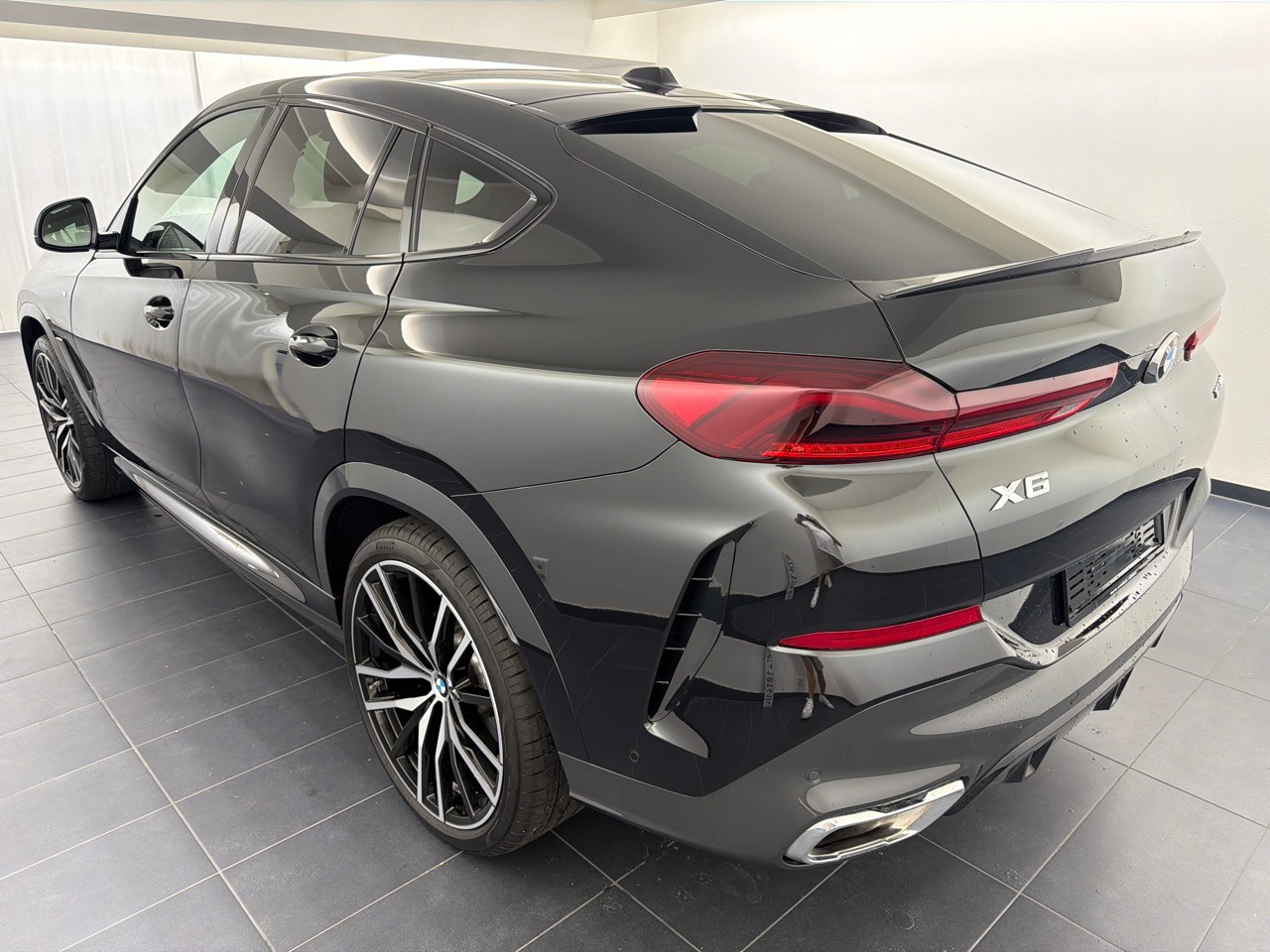 BMW X6 xDrive 48V 30d M Sport-showroom-element-1