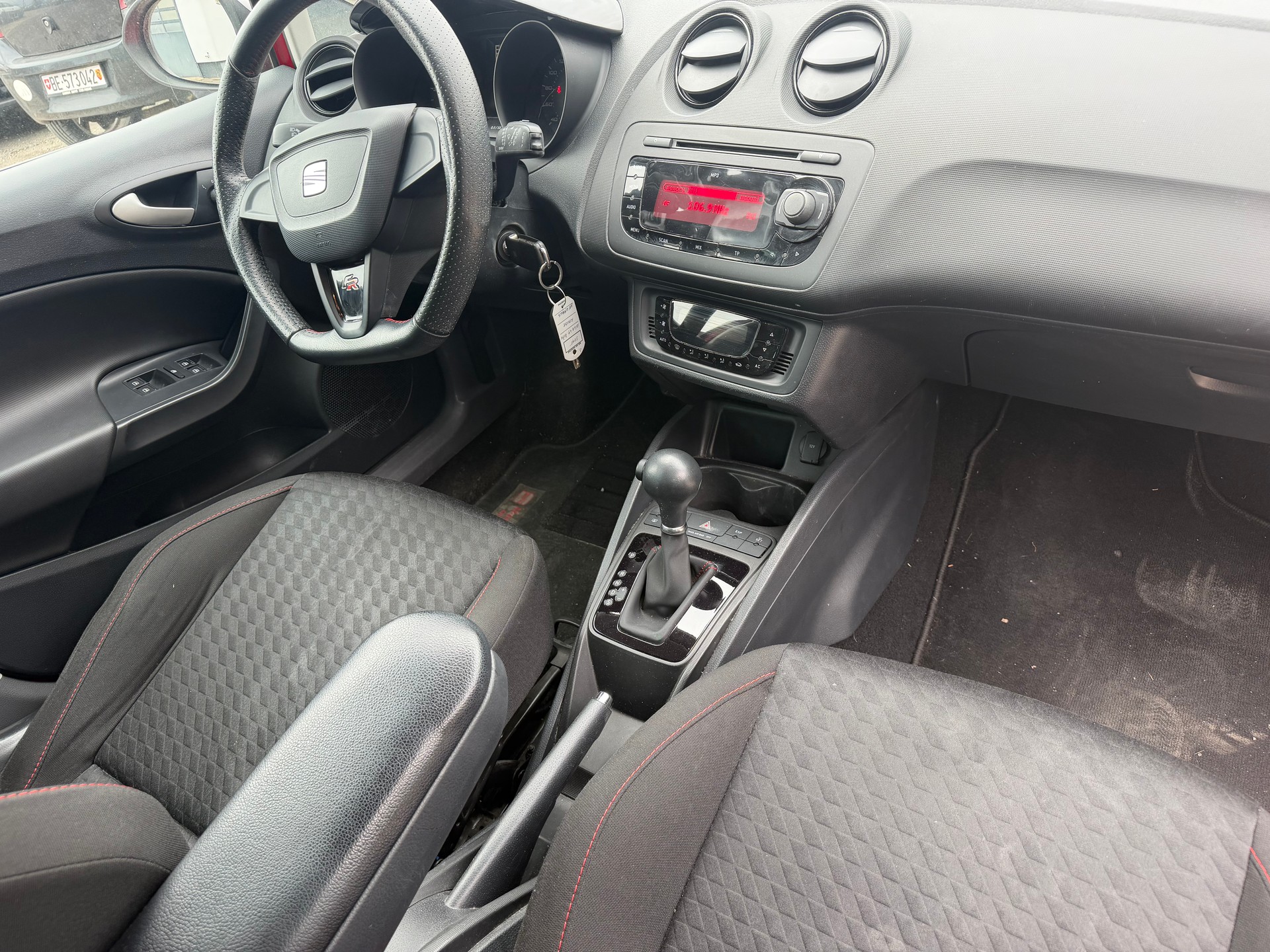 SEAT Ibiza SC 1.4 TSI FR DSG-image-1