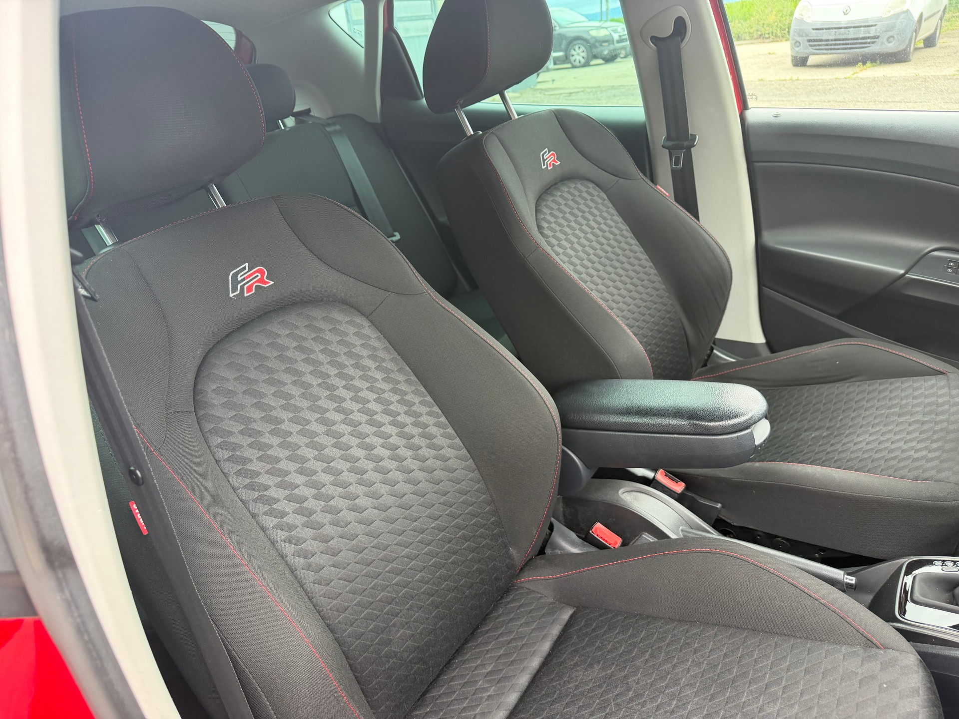 SEAT Ibiza SC 1.4 TSI FR DSG-image-5