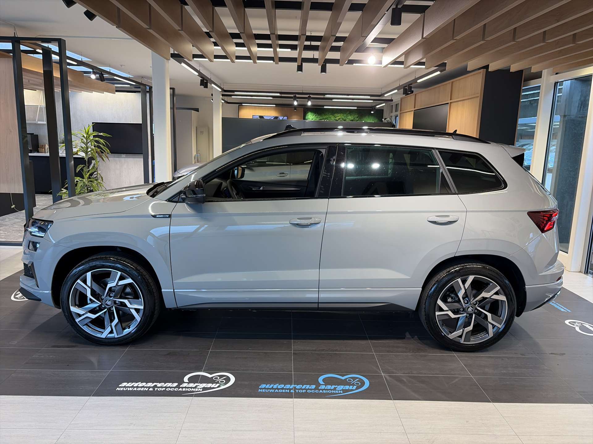 SKODA Karoq 2.0 TSi SportLine 4x4 DSG-Automat-image-11