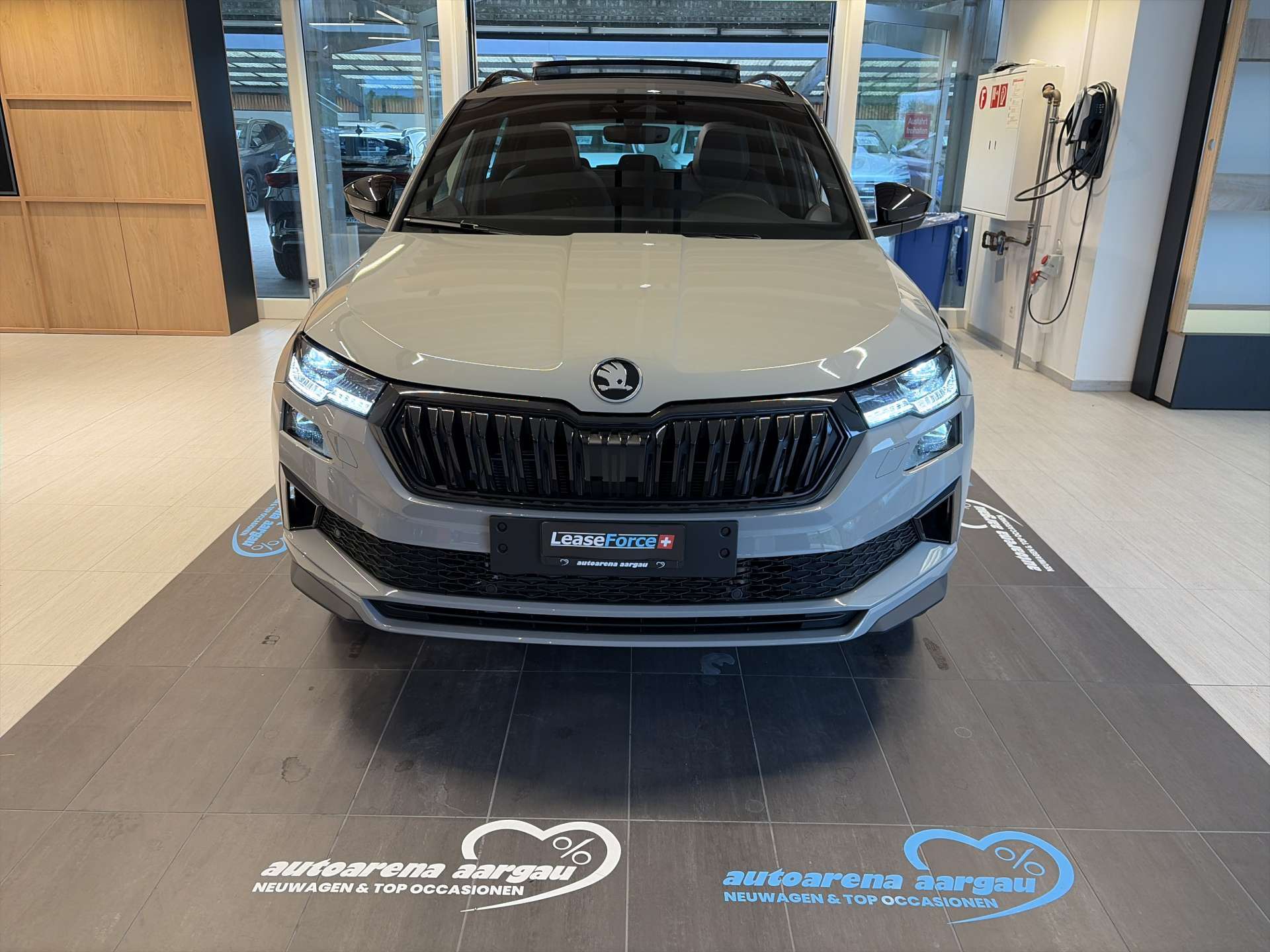 SKODA Karoq 2.0 TSi SportLine 4x4 DSG-Automat-image-10