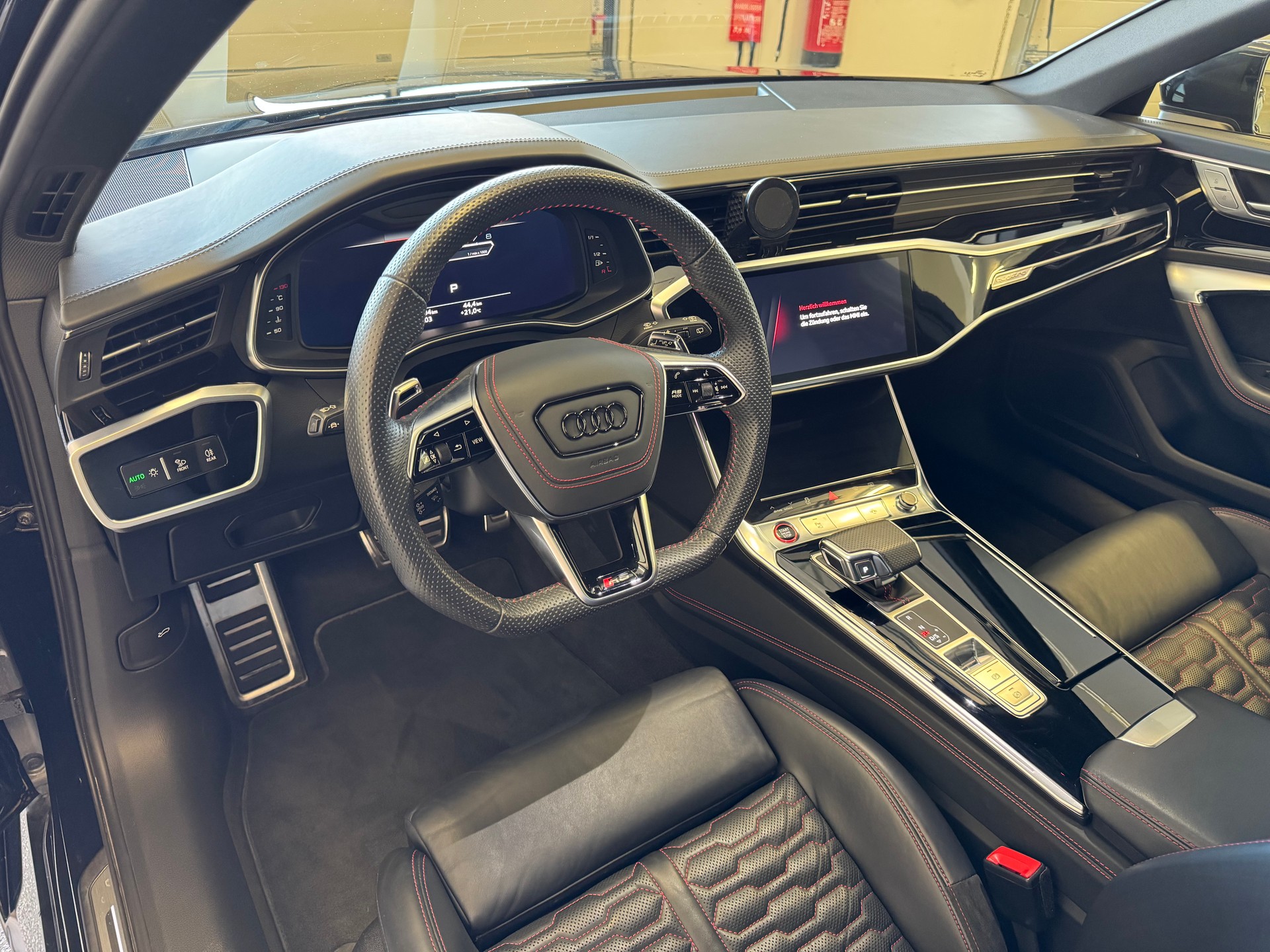 AUDI RS6 Avant 4.0 TFSI V8 quattro, CH Fahrzeug, Keramik, KW V4, BTM-image-11