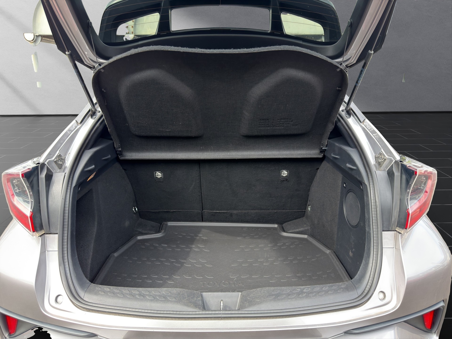 TOYOTA C-HR 1.8 VVTi HSD Style-image-10