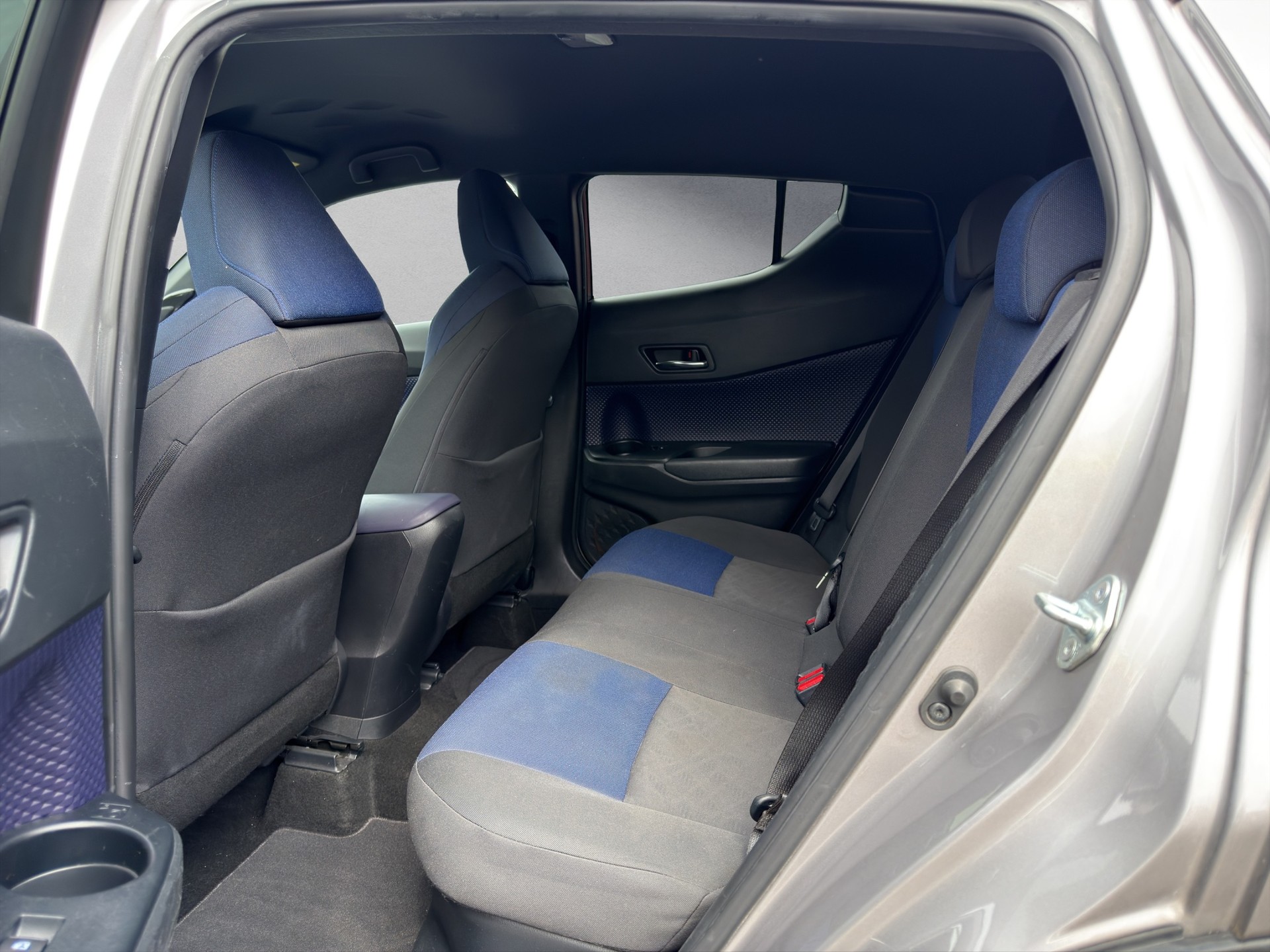 TOYOTA C-HR 1.8 VVTi HSD Style-image-9