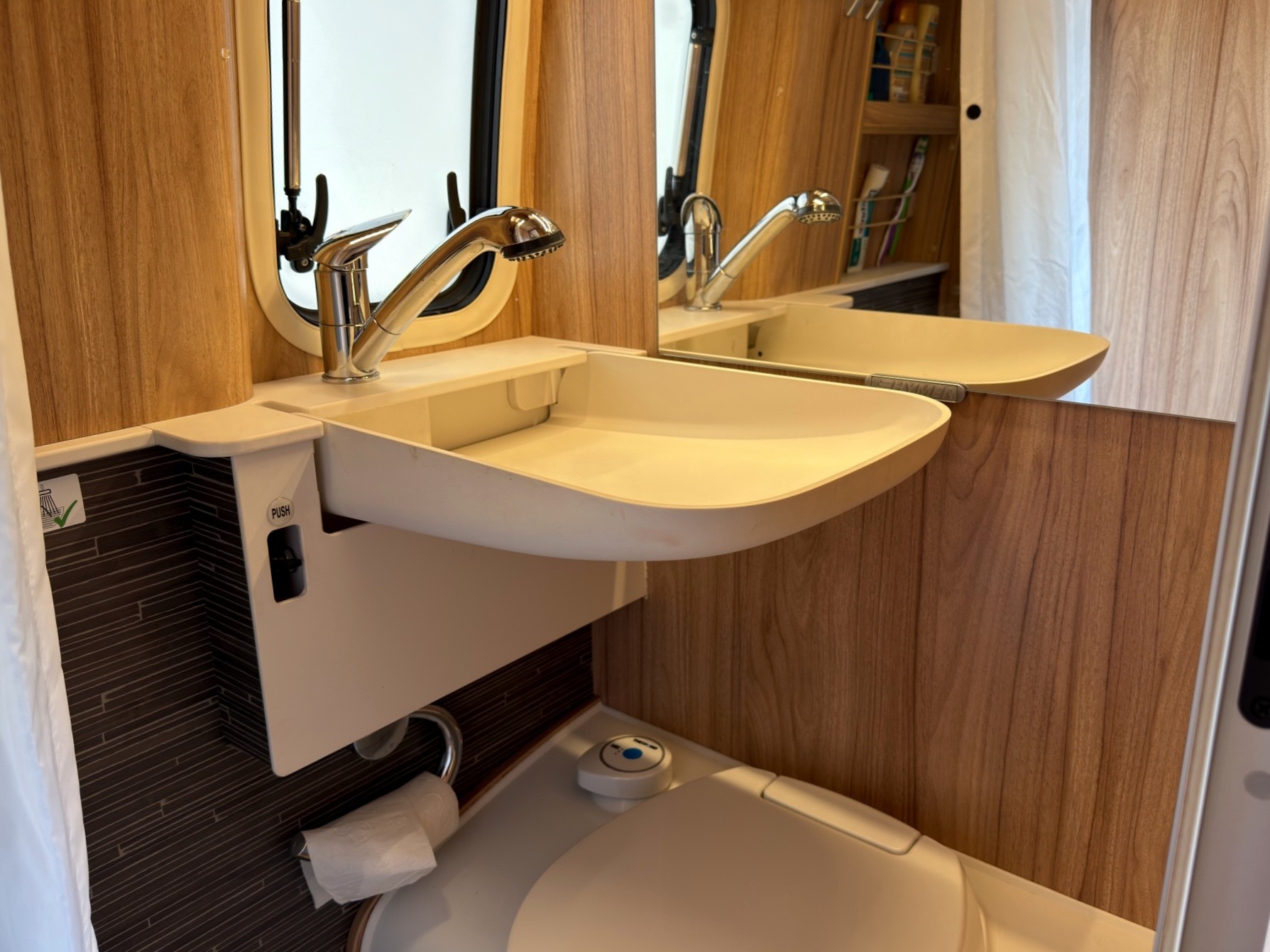 MERCEDES-BENZ Sprinter 419 CDI Standard 9G-TRONIC Hymer Grand Canyon S 4X4-image-21