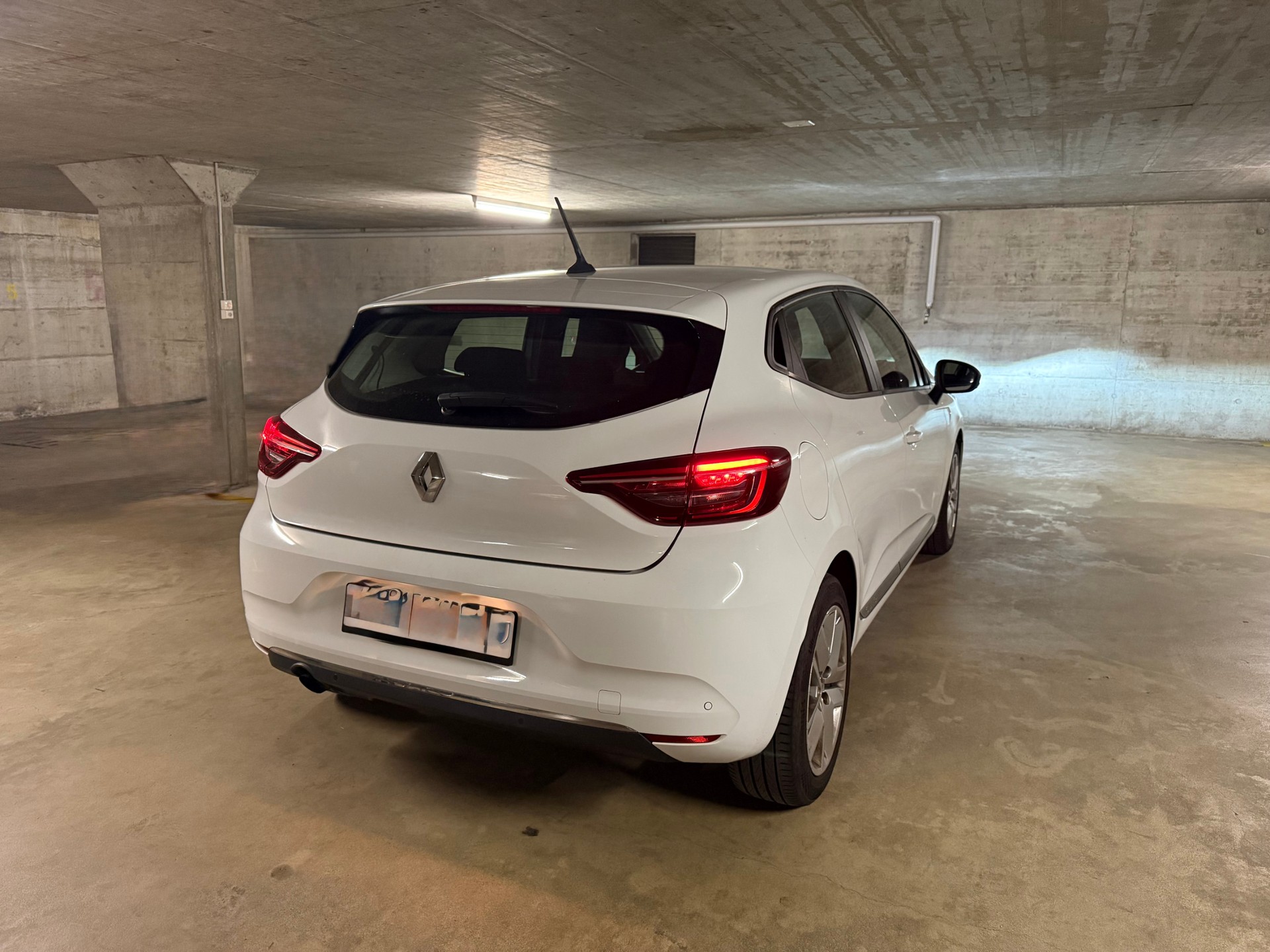 RENAULT Clio 1.0 Business-showroom-element-2