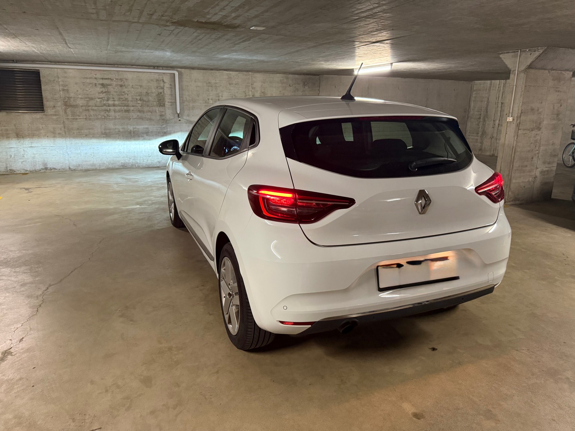 RENAULT Clio 1.0 Business-showroom-element-3